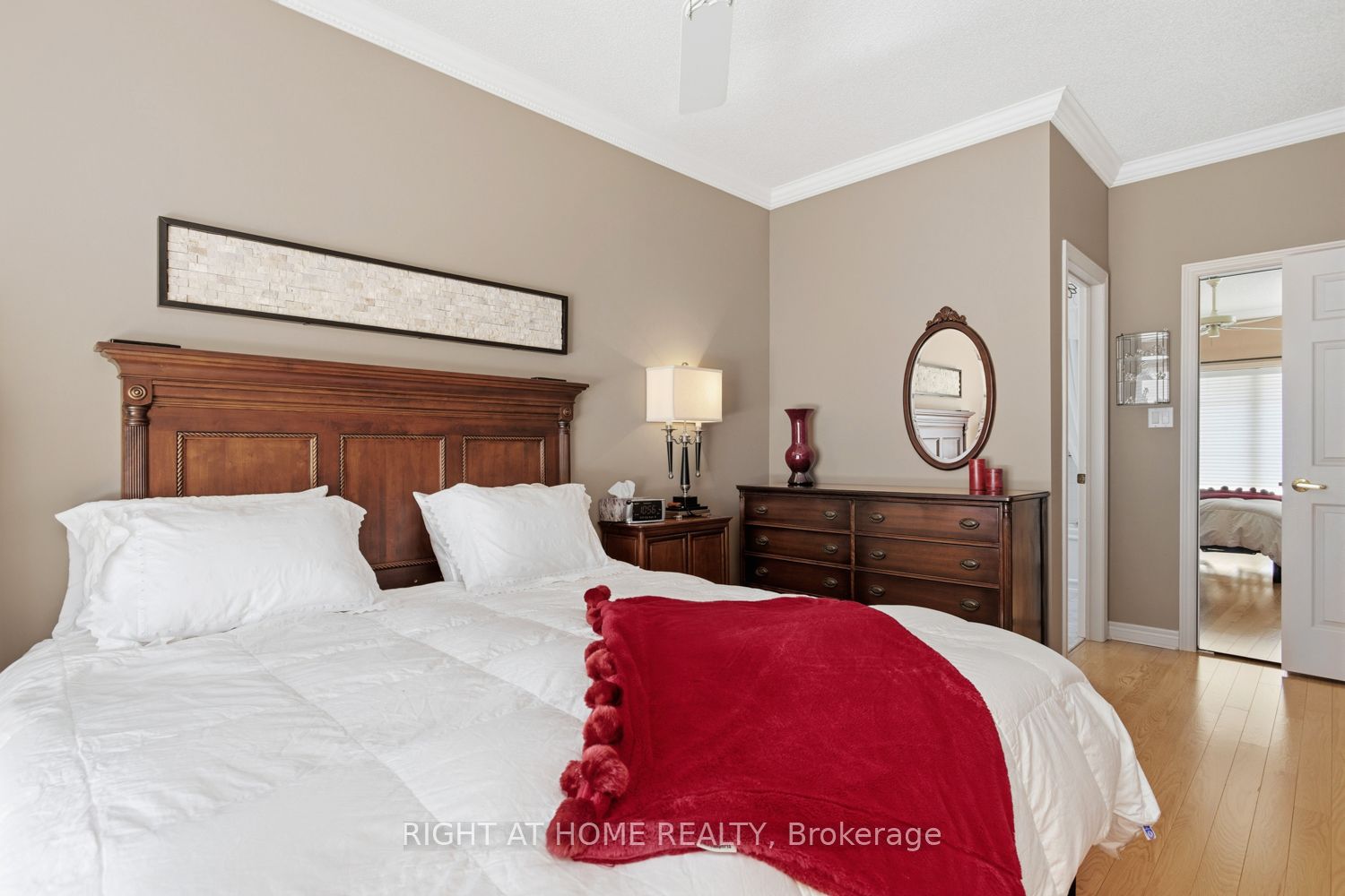 303 Waterbury Crescent Property Photo 25