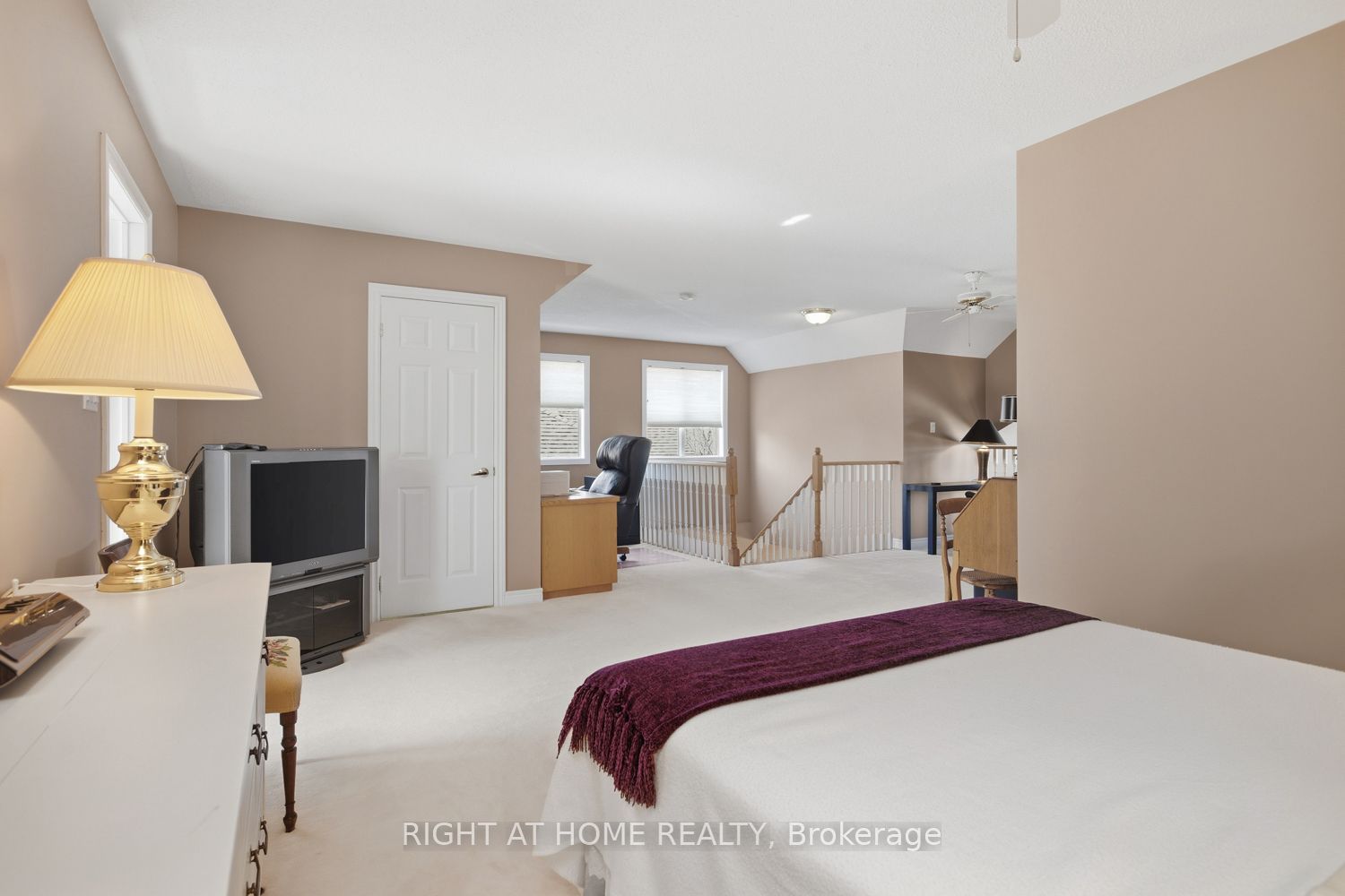 303 Waterbury Crescent Property Photo 28
