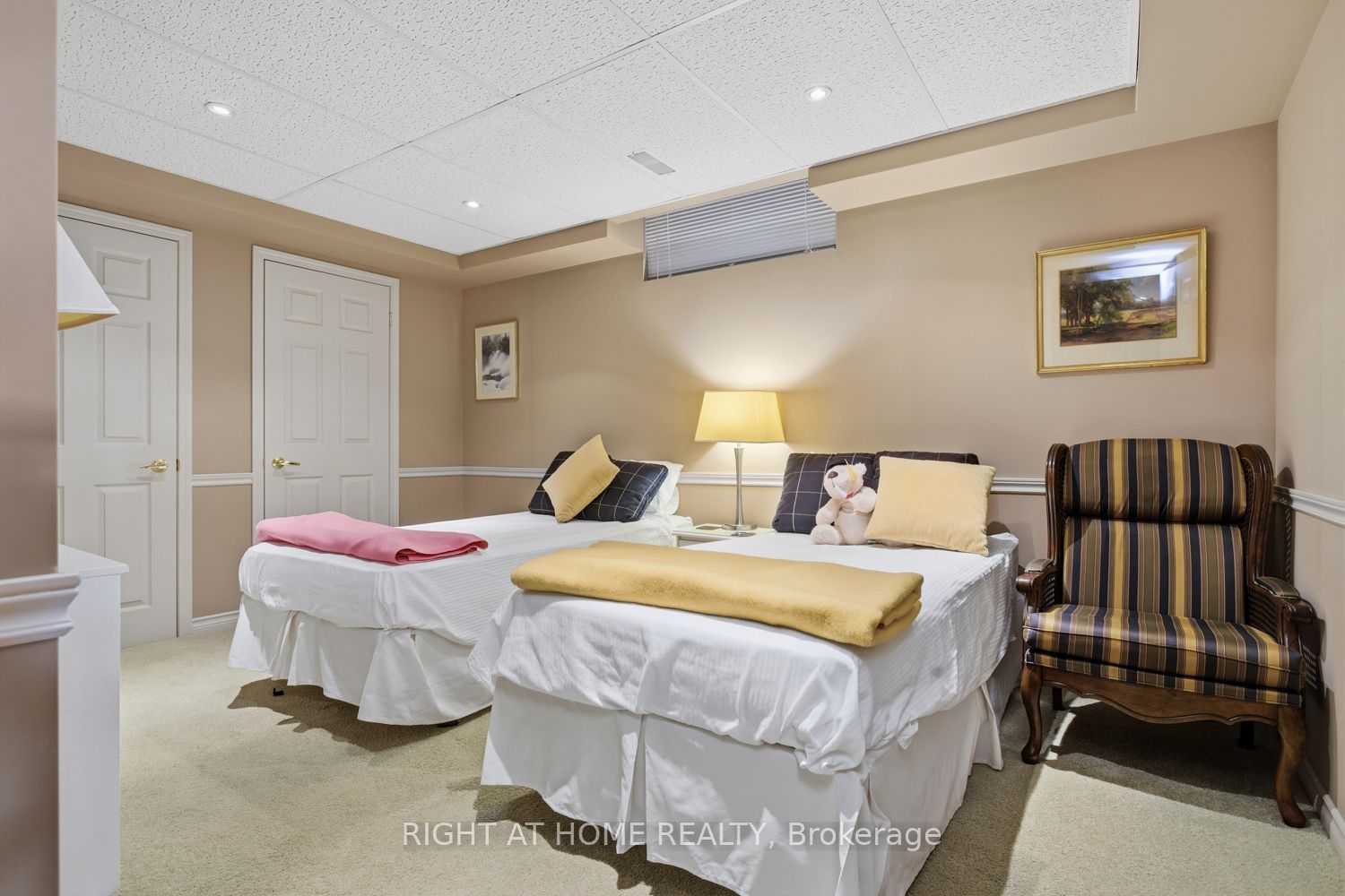 303 Waterbury Crescent Property Photo 40