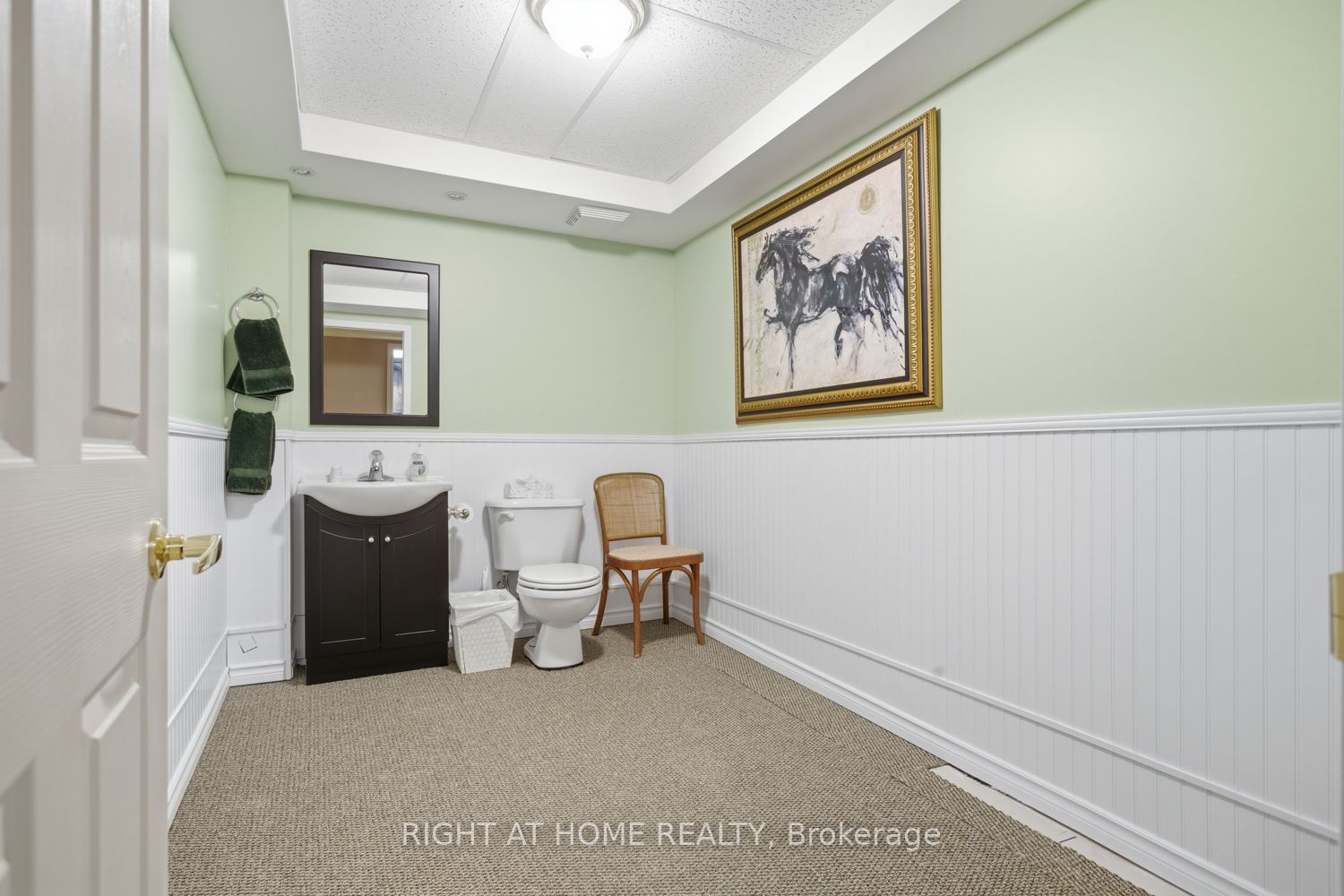 303 Waterbury Crescent Property Photo 42
