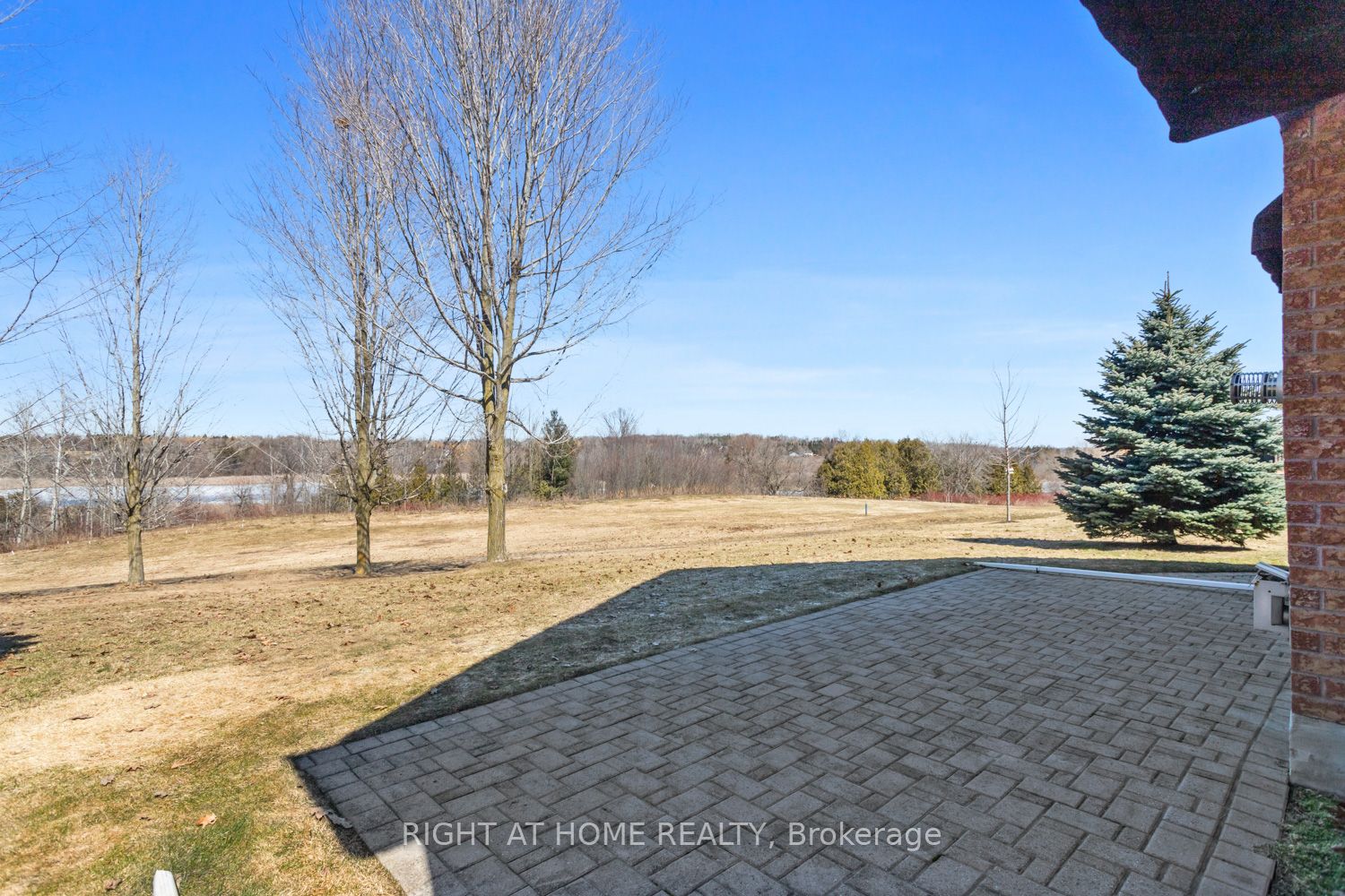 303 Waterbury Crescent Property Photo 45