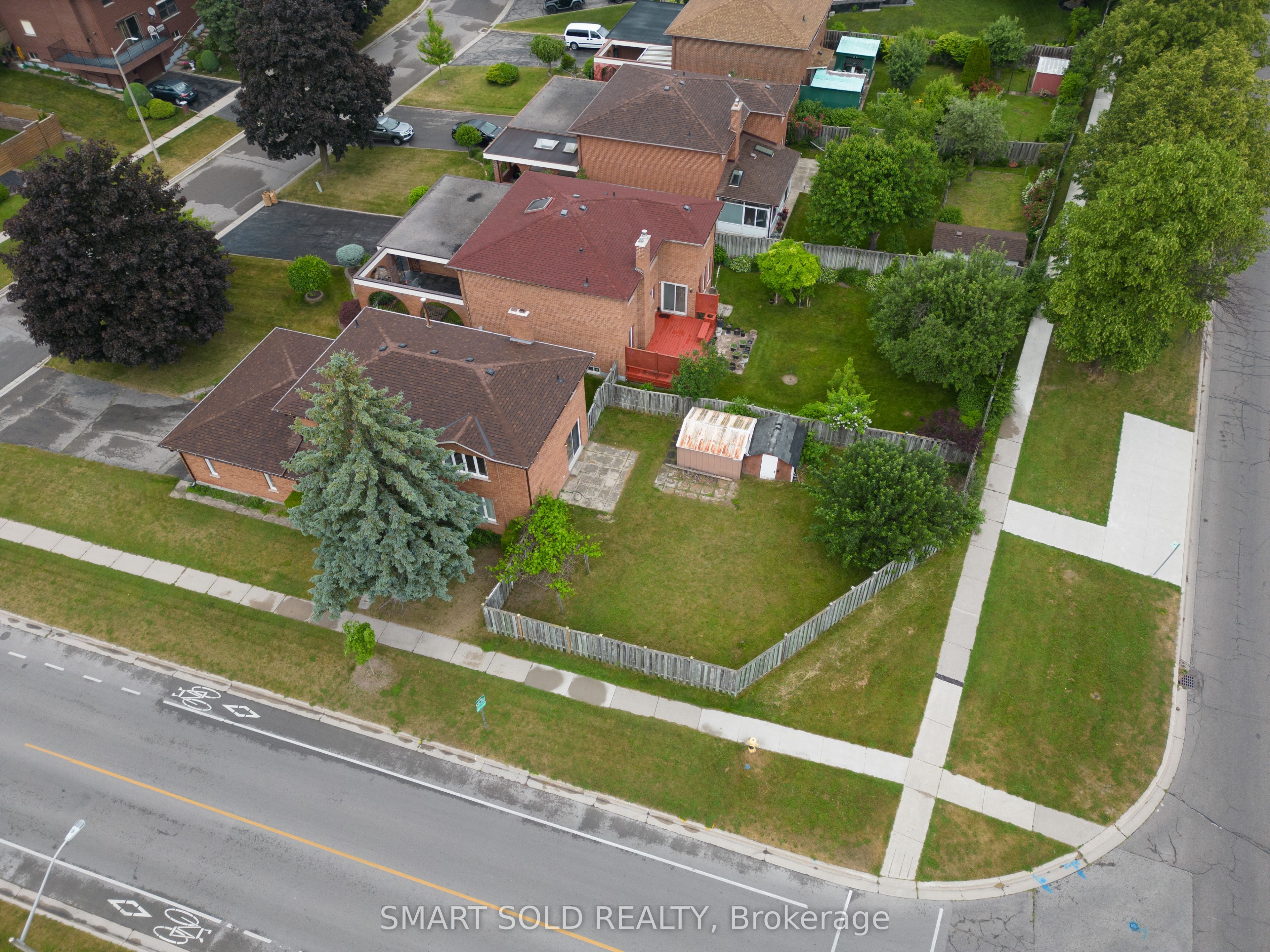 217 Waverly Street N Property Photo 2