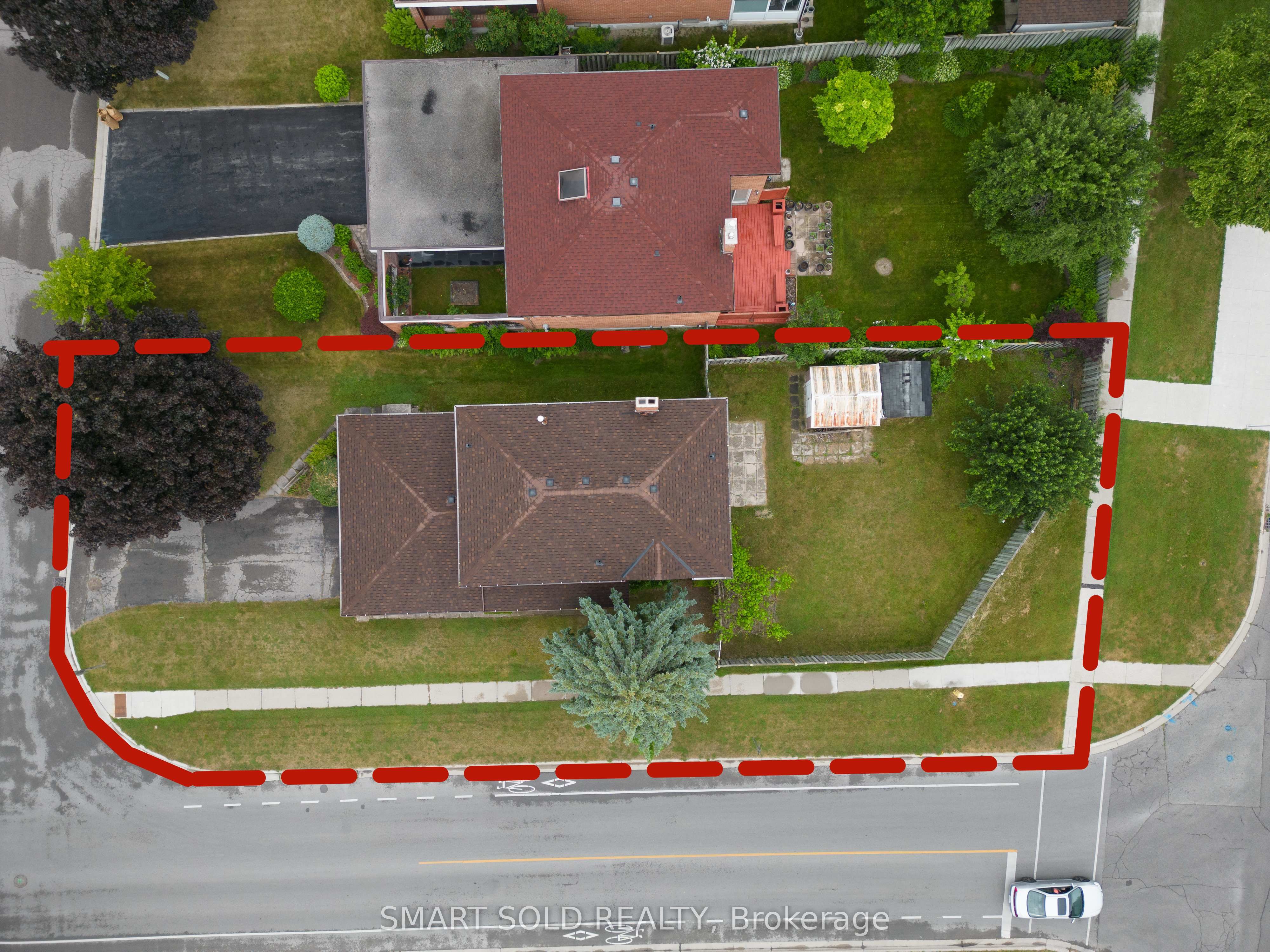 217 Waverly Street N Property Photo 4