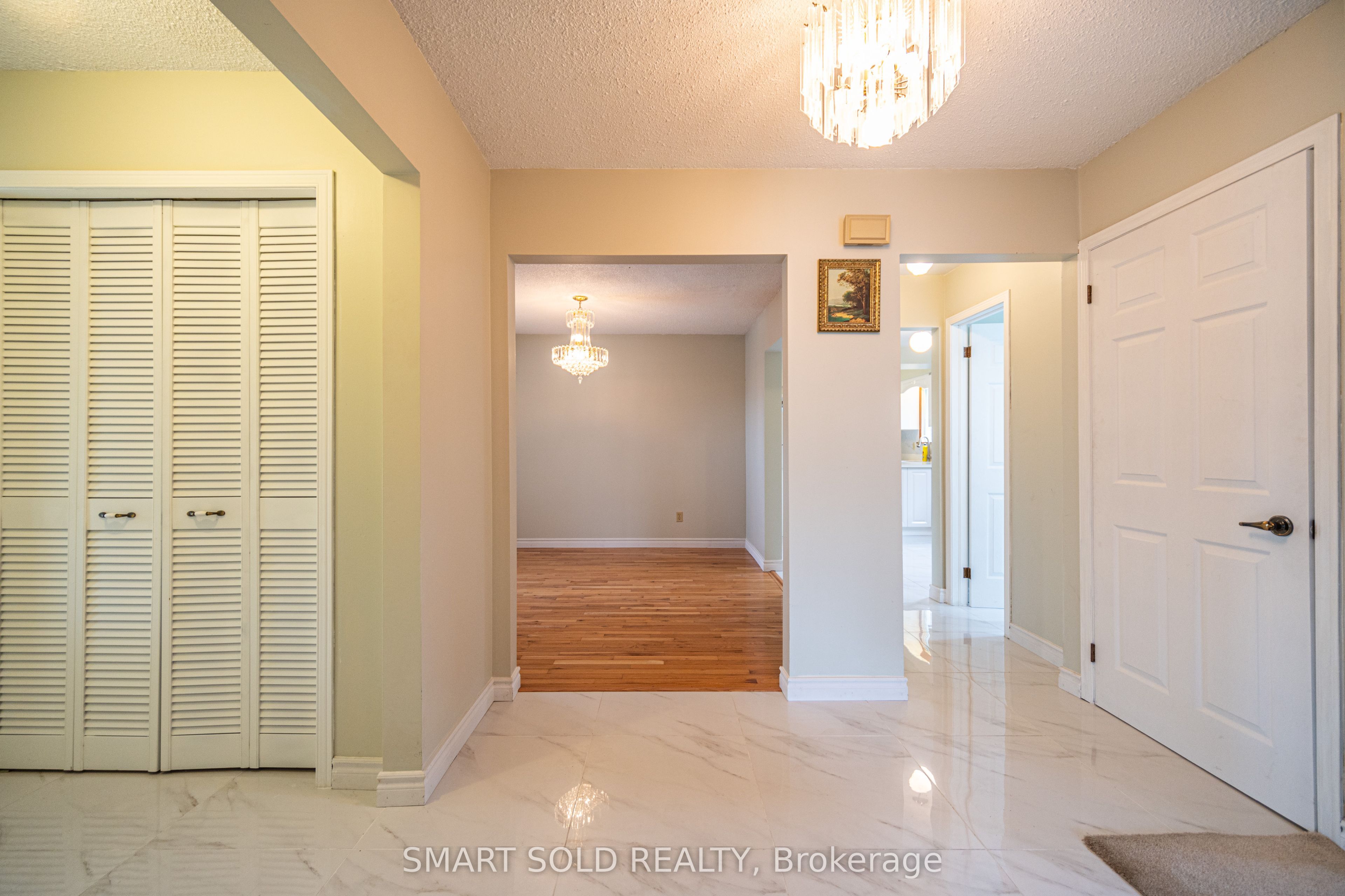 217 Waverly Street N Property Photo 10