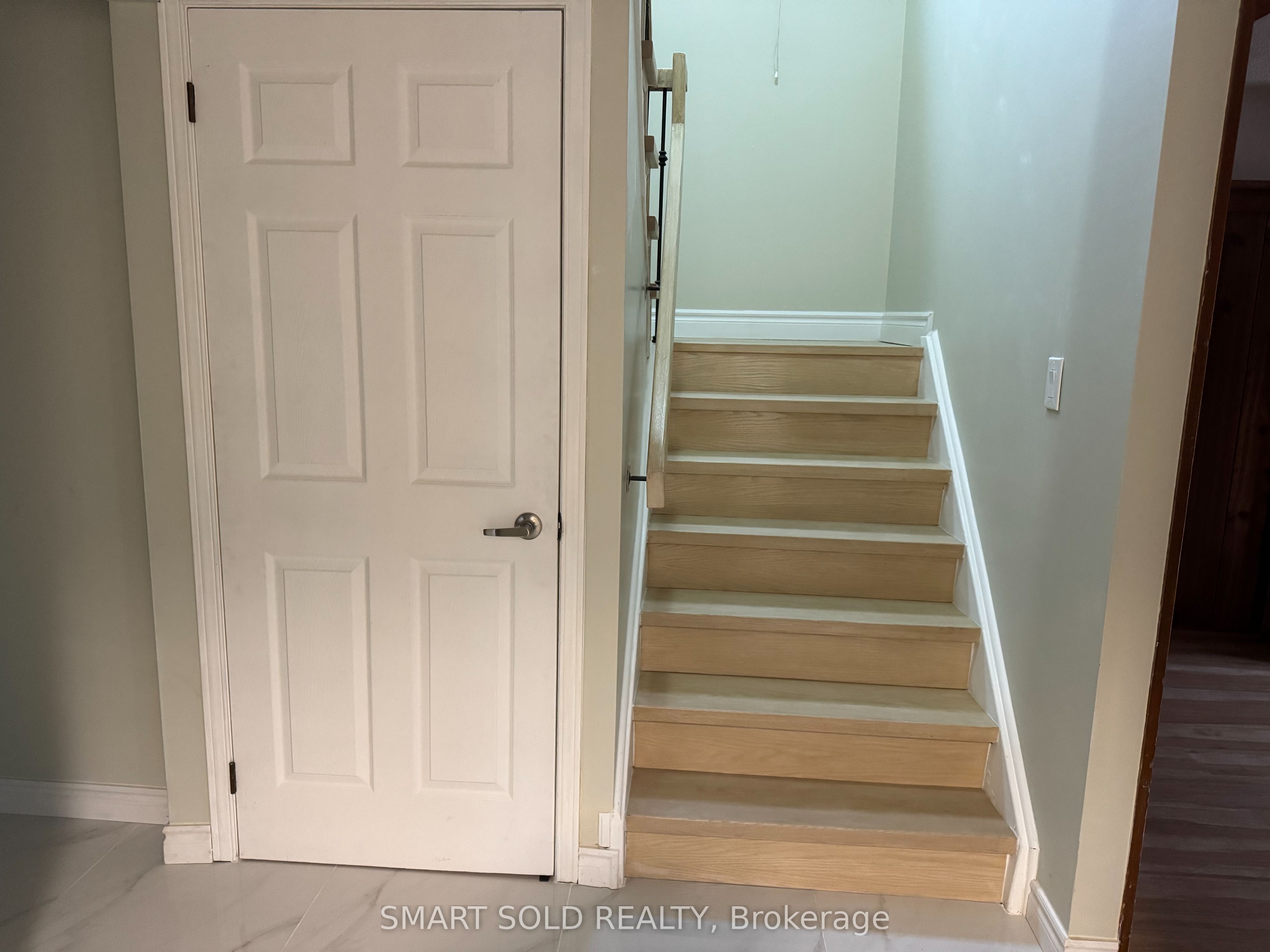 217 Waverly Street N Property Photo 14