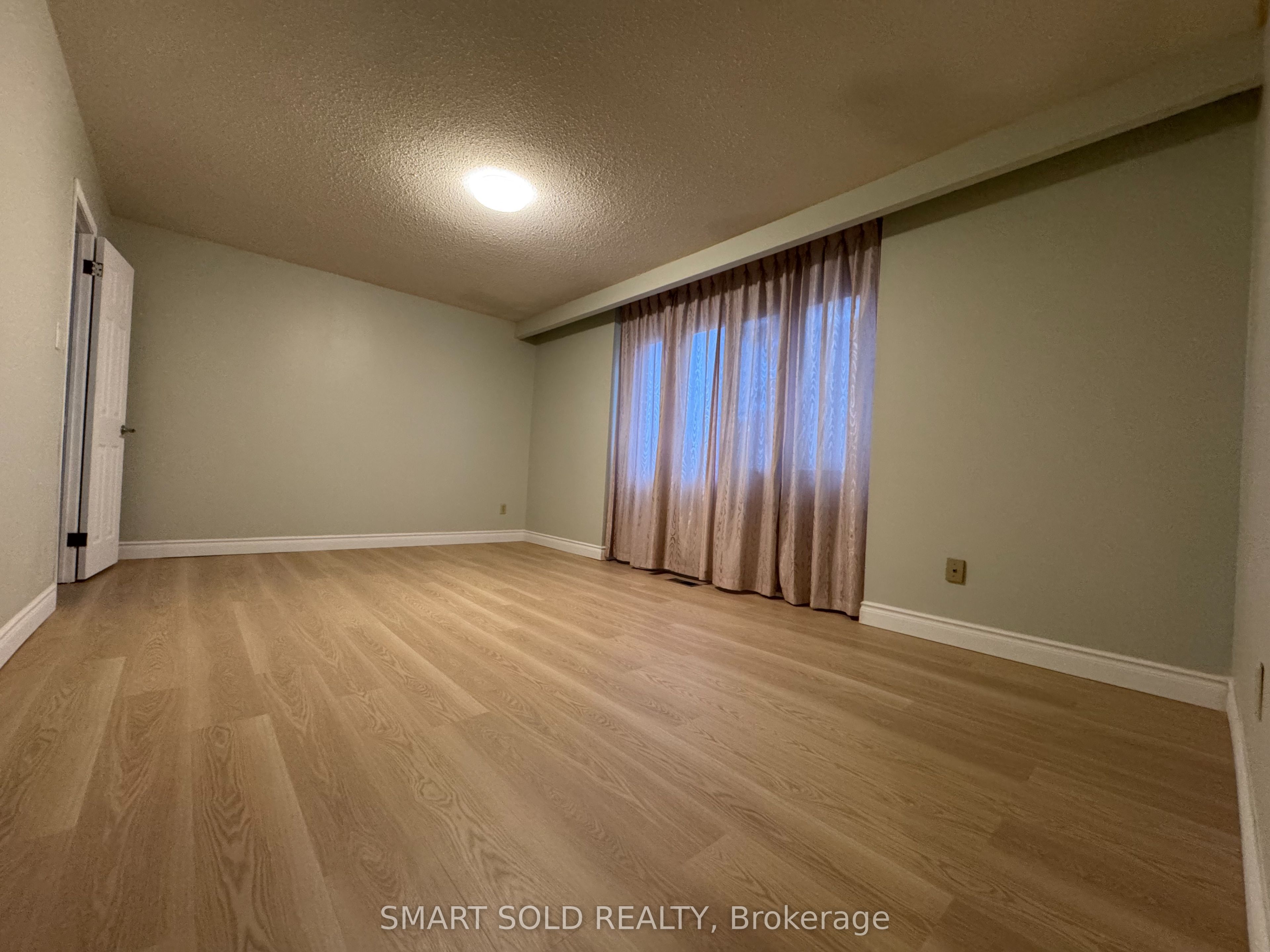 217 Waverly Street N Property Photo 17