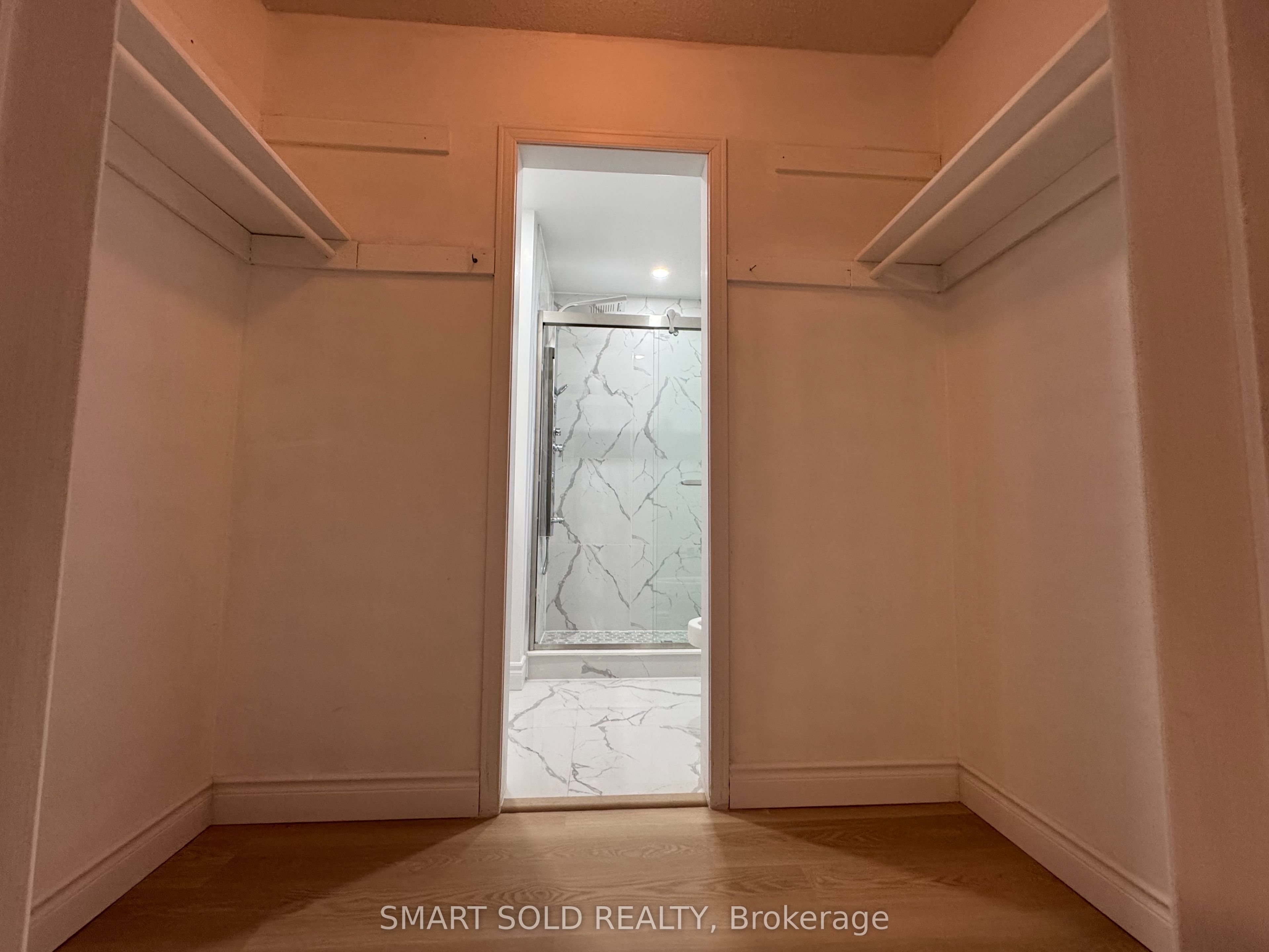 217 Waverly Street N Property Photo 18