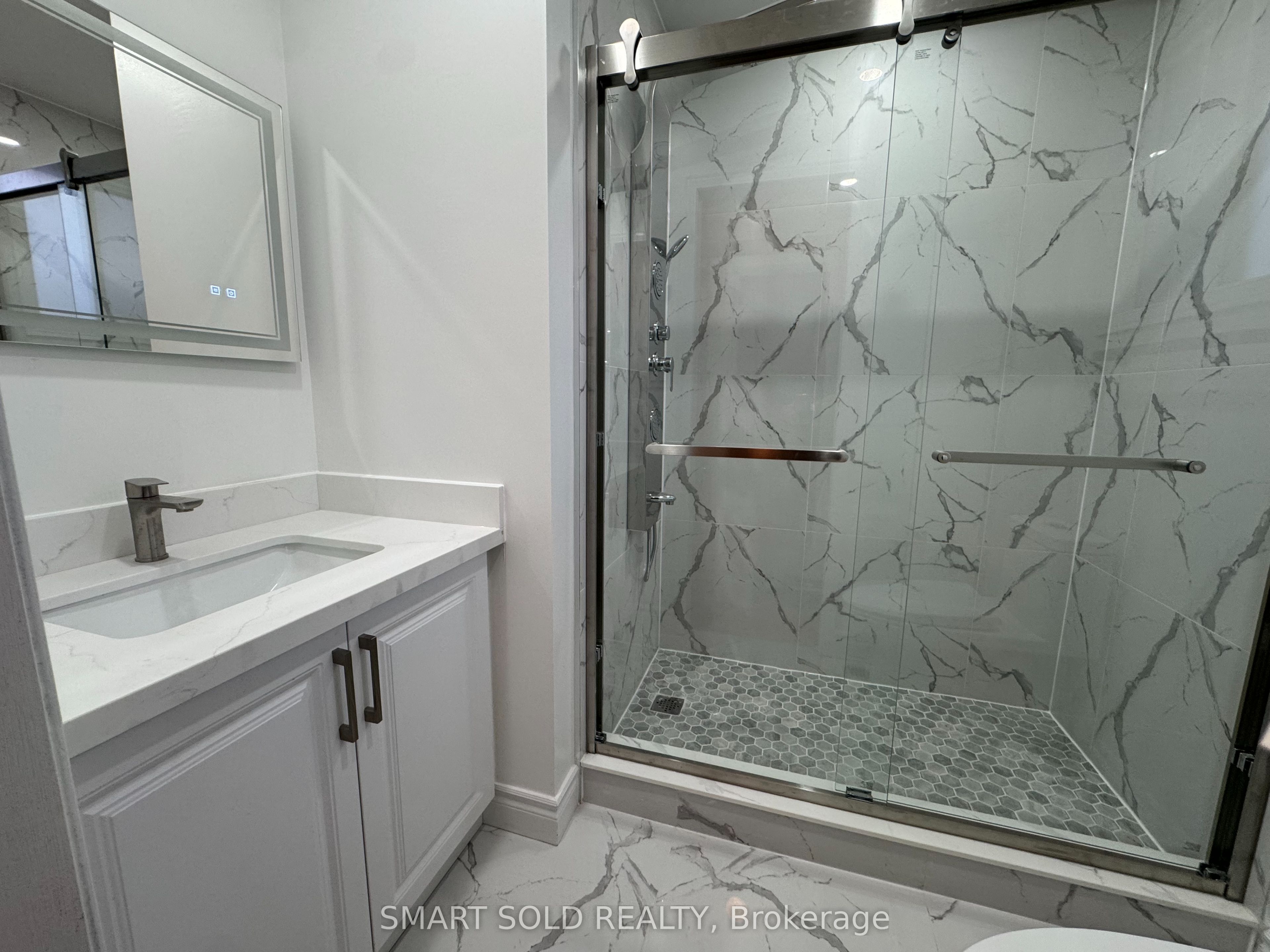 217 Waverly Street N Property Photo 20