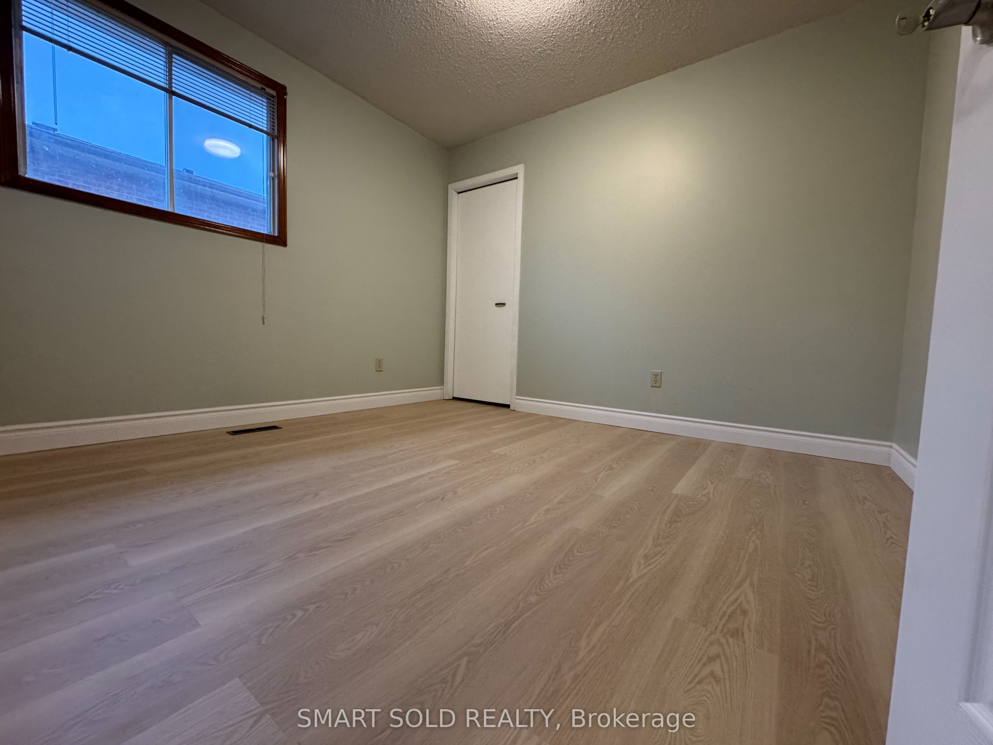 217 Waverly Street N Property Photo 21