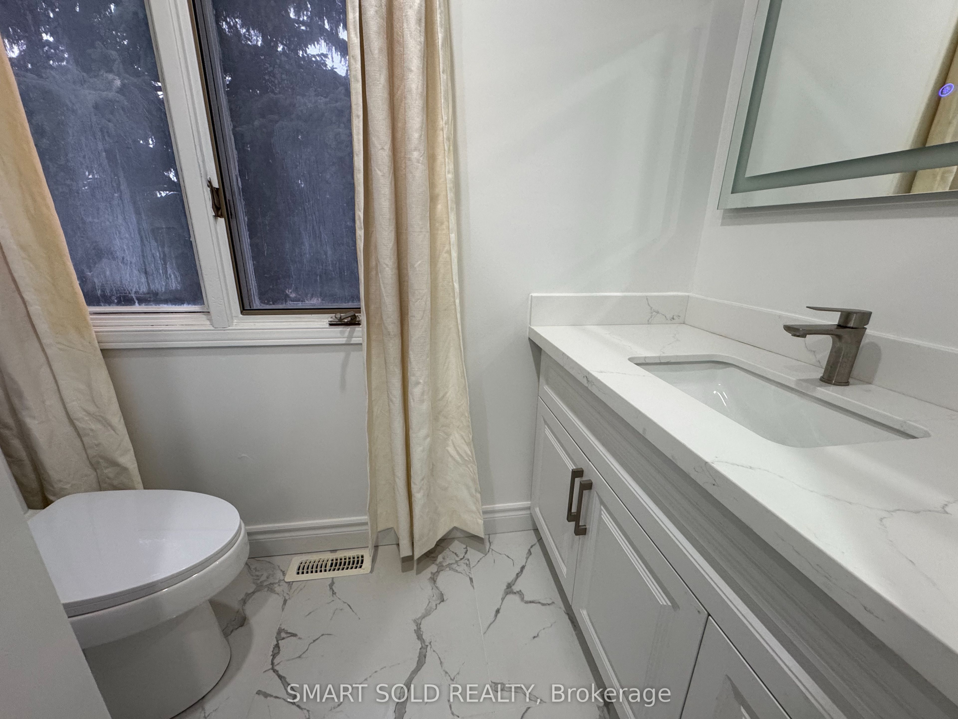 217 Waverly Street N Property Photo 25