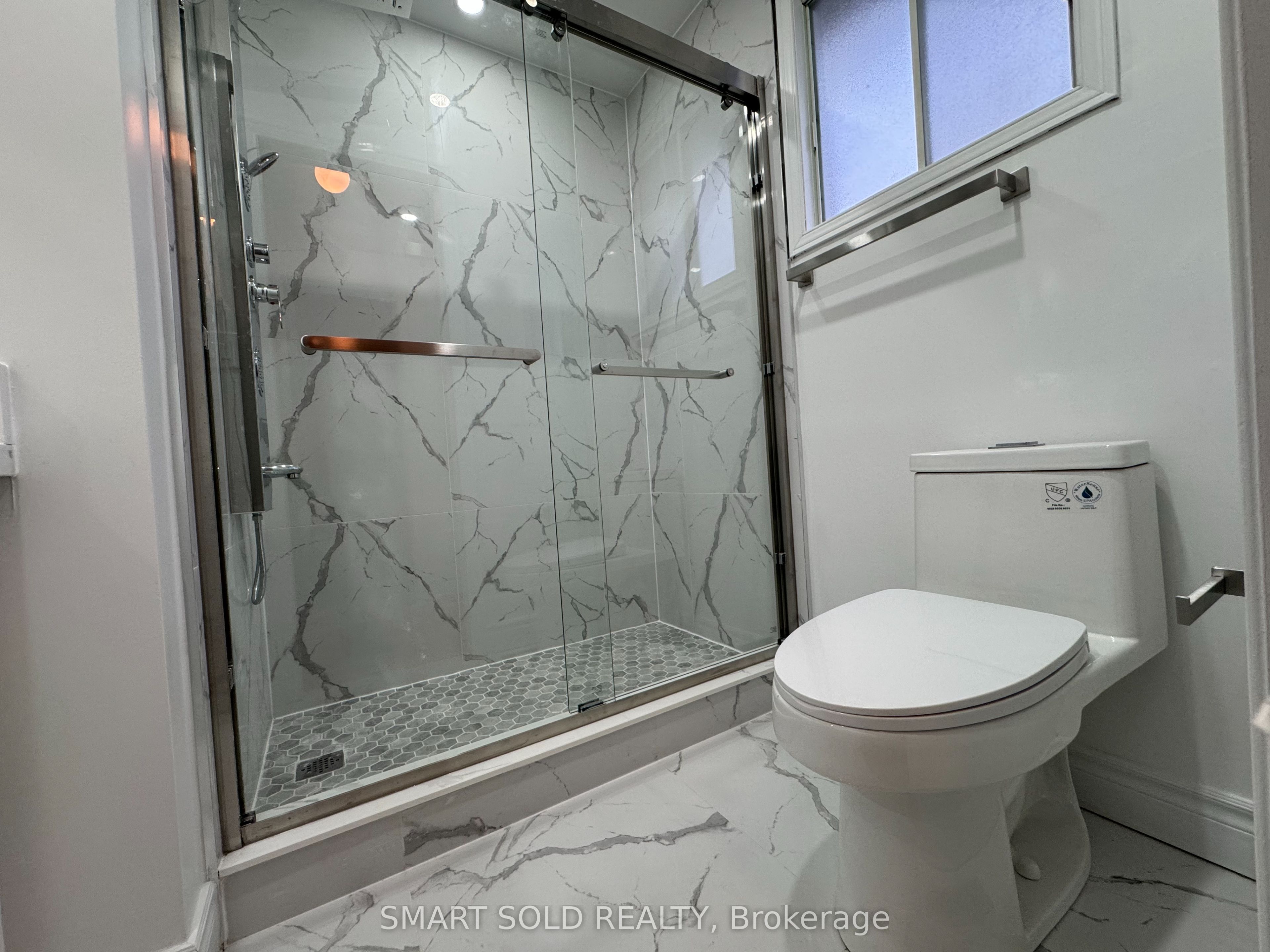 217 Waverly Street N Property Photo 26