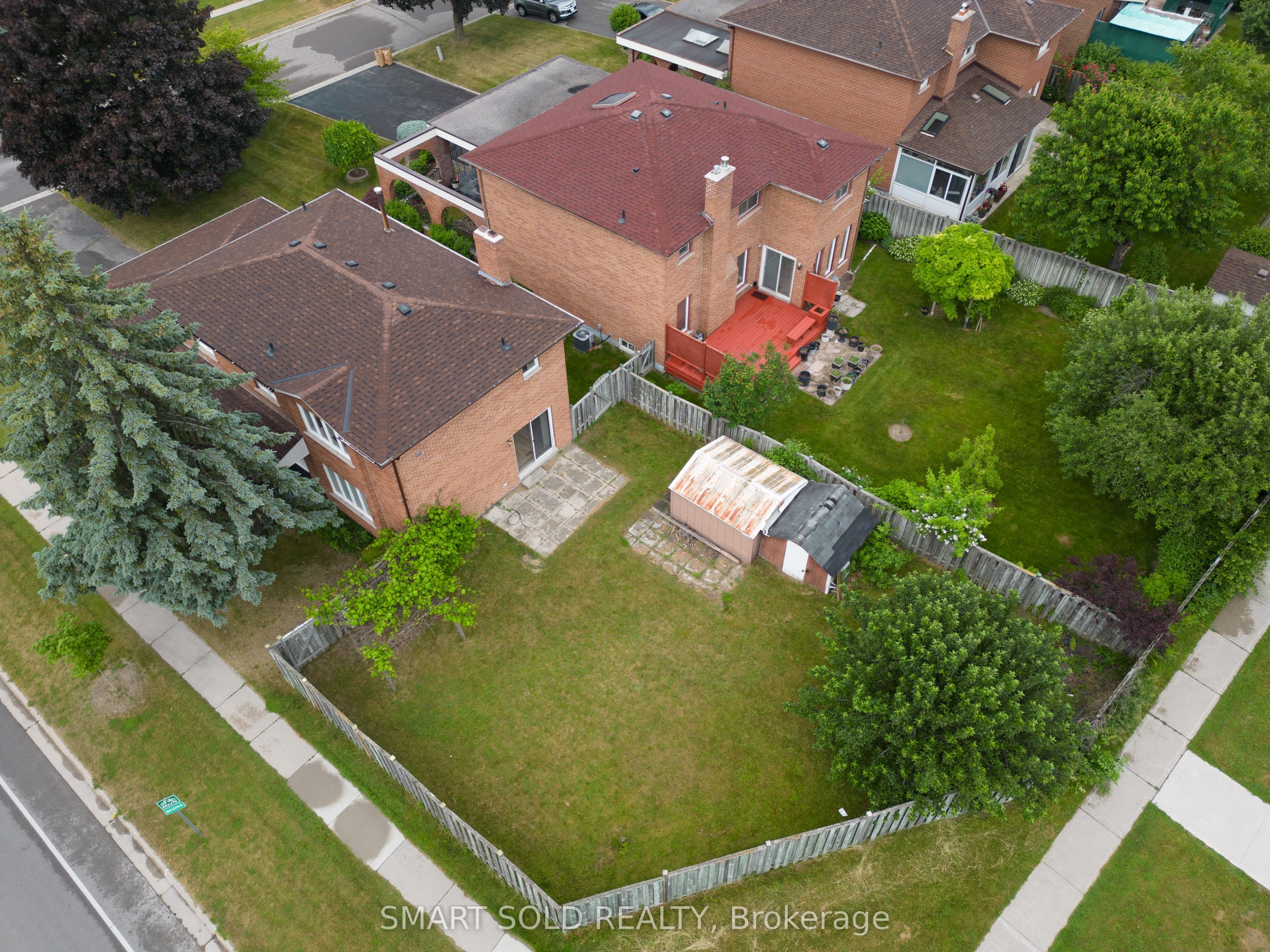 217 Waverly Street N Property Photo 27