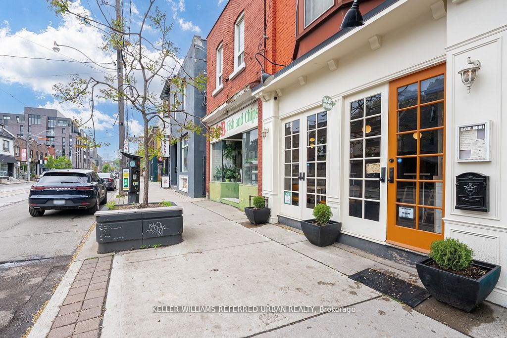 1118 E Queen Street E Property Photo 3