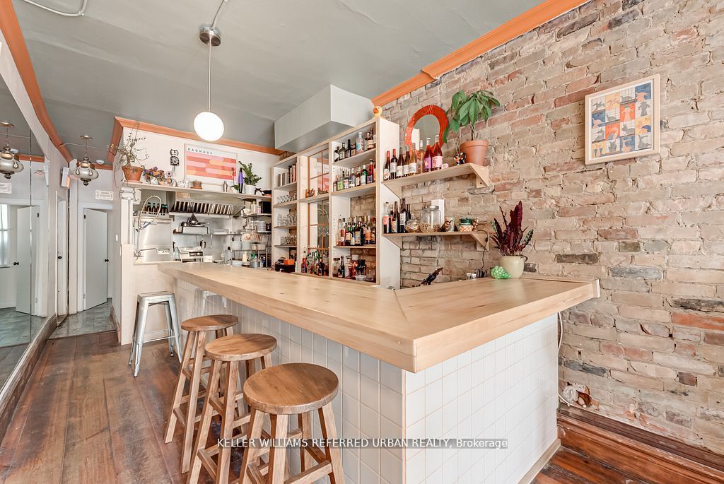1118 E Queen Street E Property Photo 11