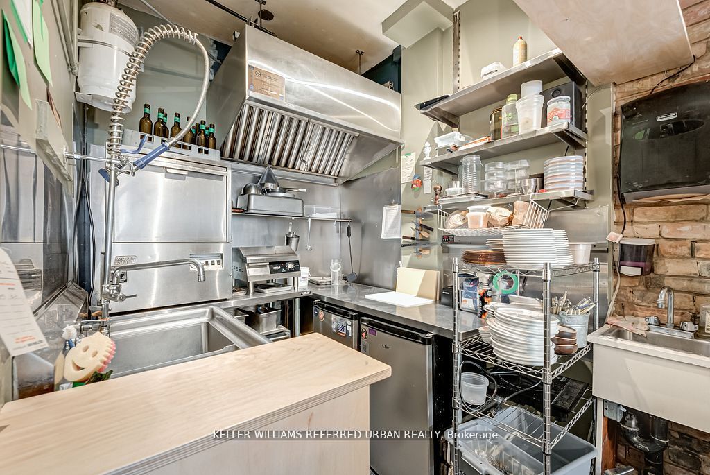 1118 E Queen Street E Property Photo 14
