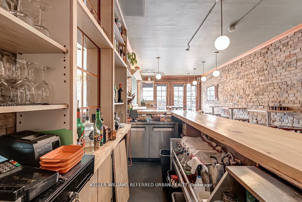 1118 E Queen Street E Property Photo 15