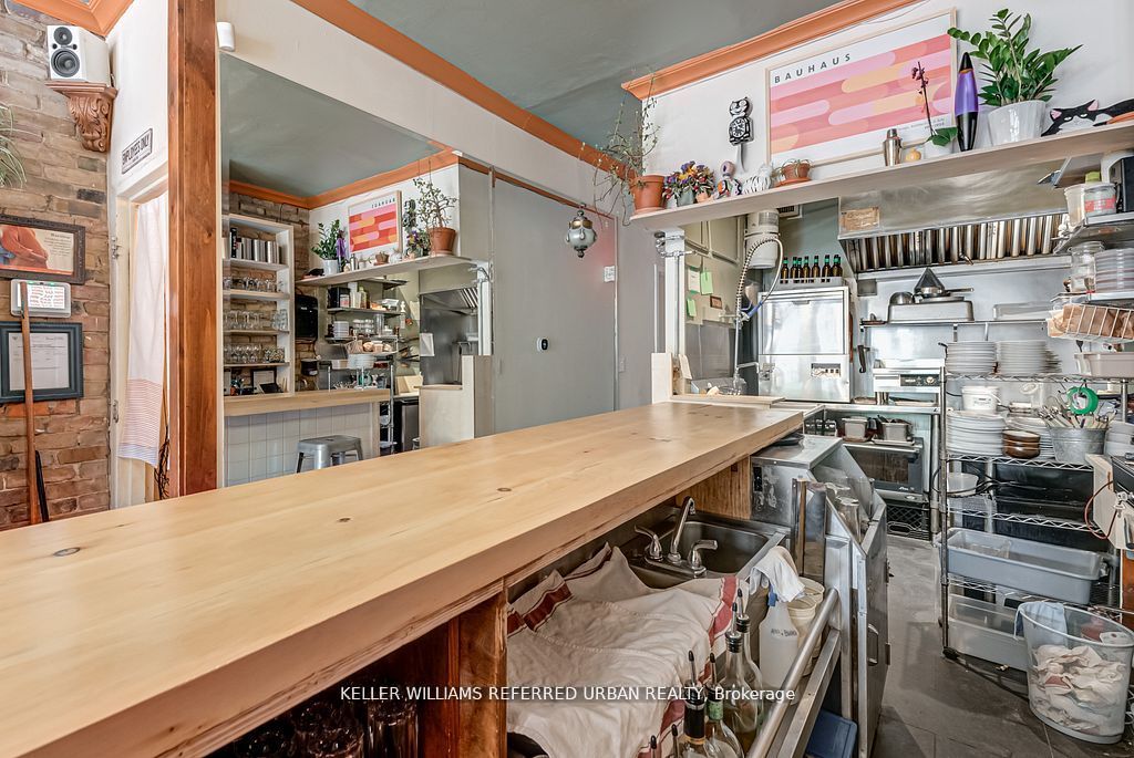 1118 E Queen Street E Property Photo 16