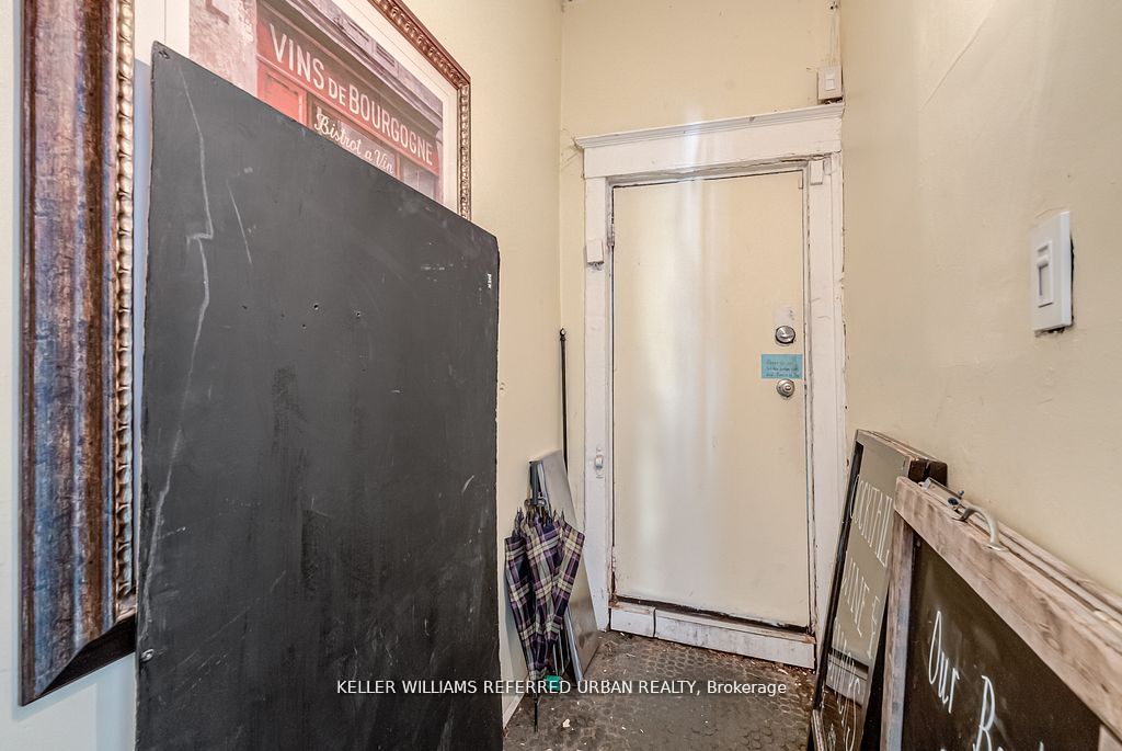 1118 E Queen Street E Property Photo 18