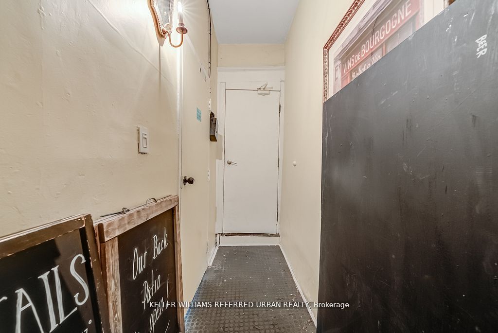 1118 E Queen Street E Property Photo 19