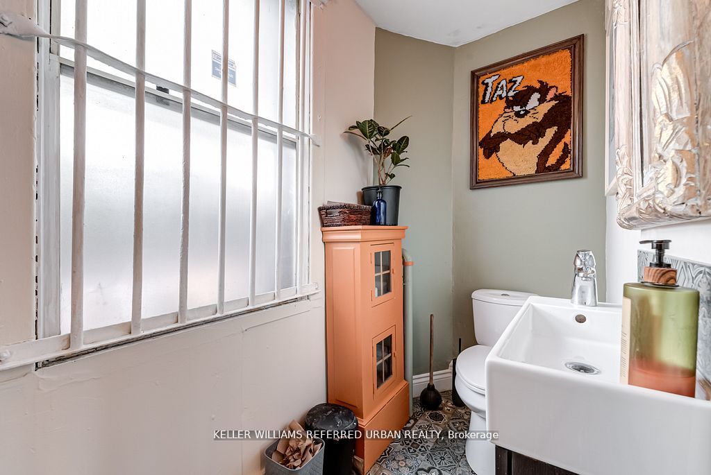 1118 E Queen Street E Property Photo 21