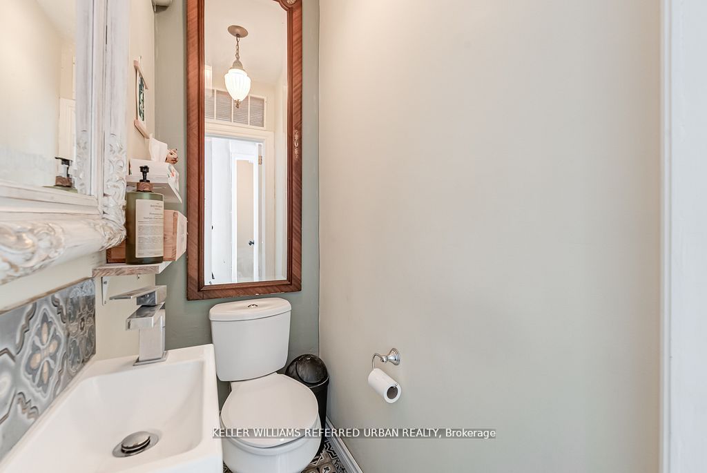 1118 E Queen Street E Property Photo 23