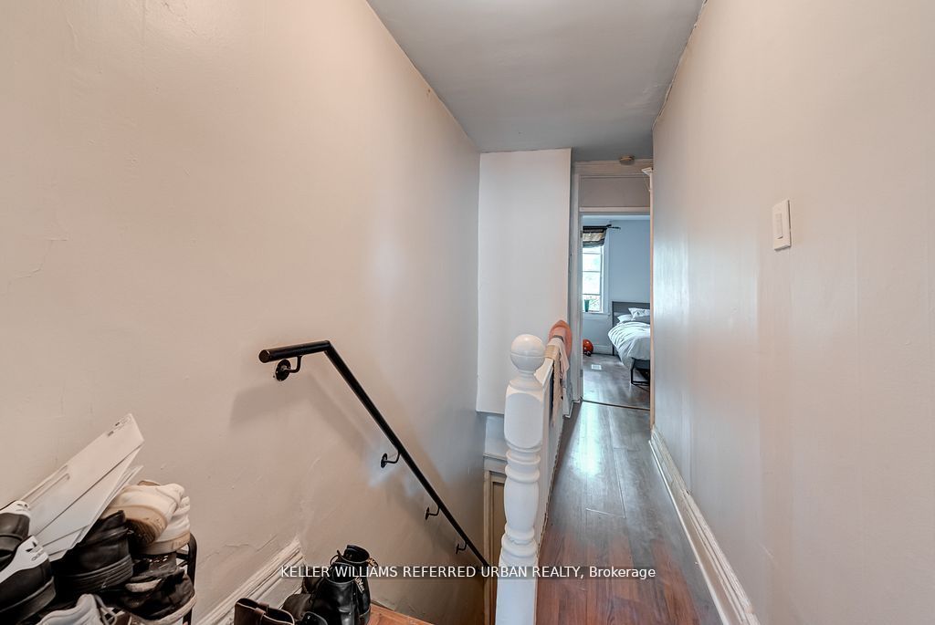 1118 E Queen Street E Property Photo 24