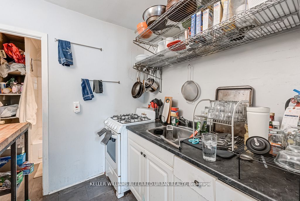 1118 E Queen Street E Property Photo 29