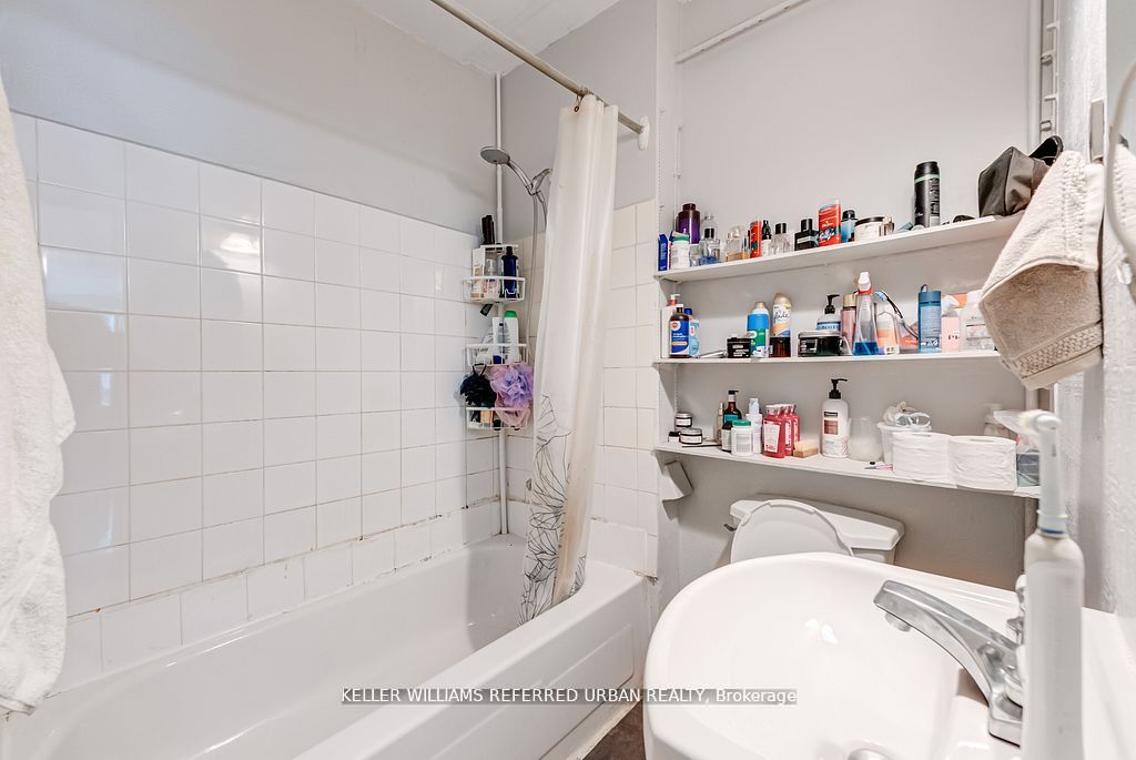 1118 E Queen Street E Property Photo 32