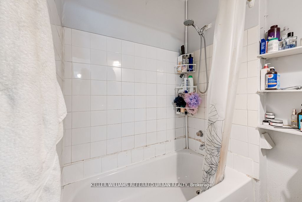 1118 E Queen Street E Property Photo 33
