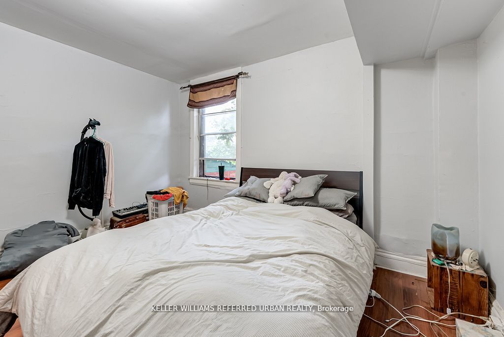 1118 E Queen Street E Property Photo 35
