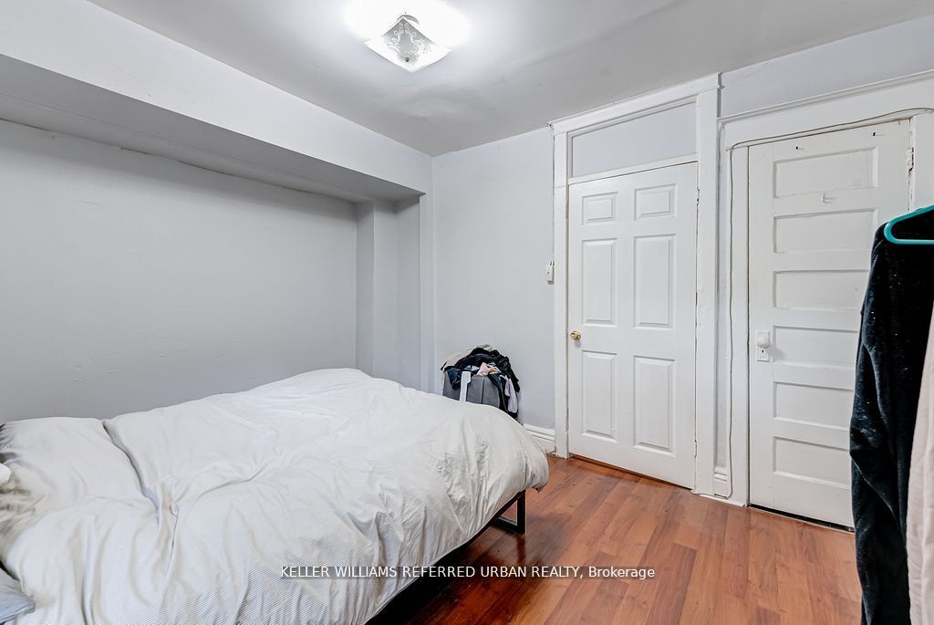 1118 E Queen Street E Property Photo 38