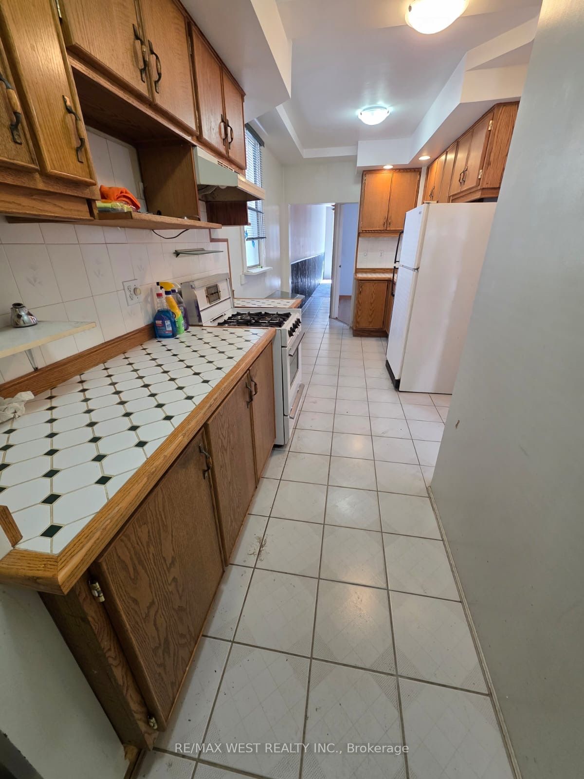 160 King Edward Avenue Property Photo 11