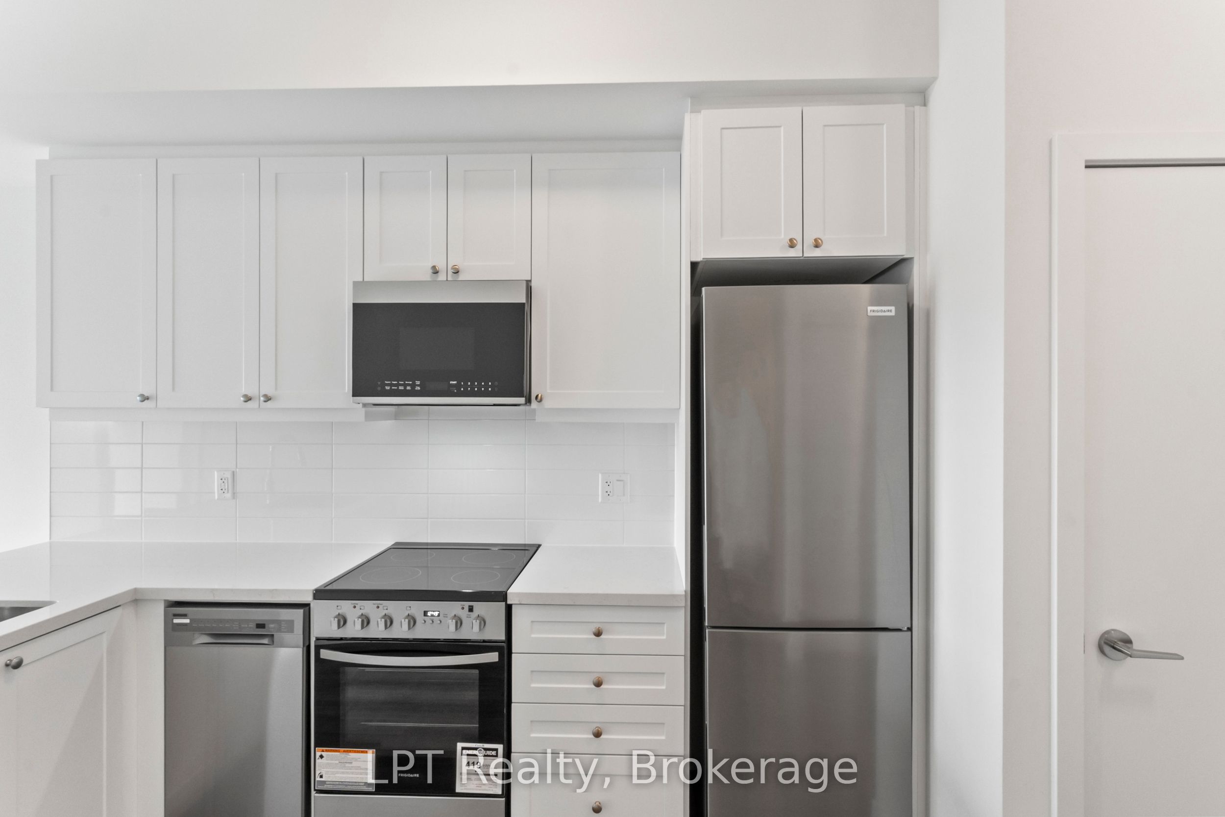 51 Clarington Boulevard 917 Property Photo 4
