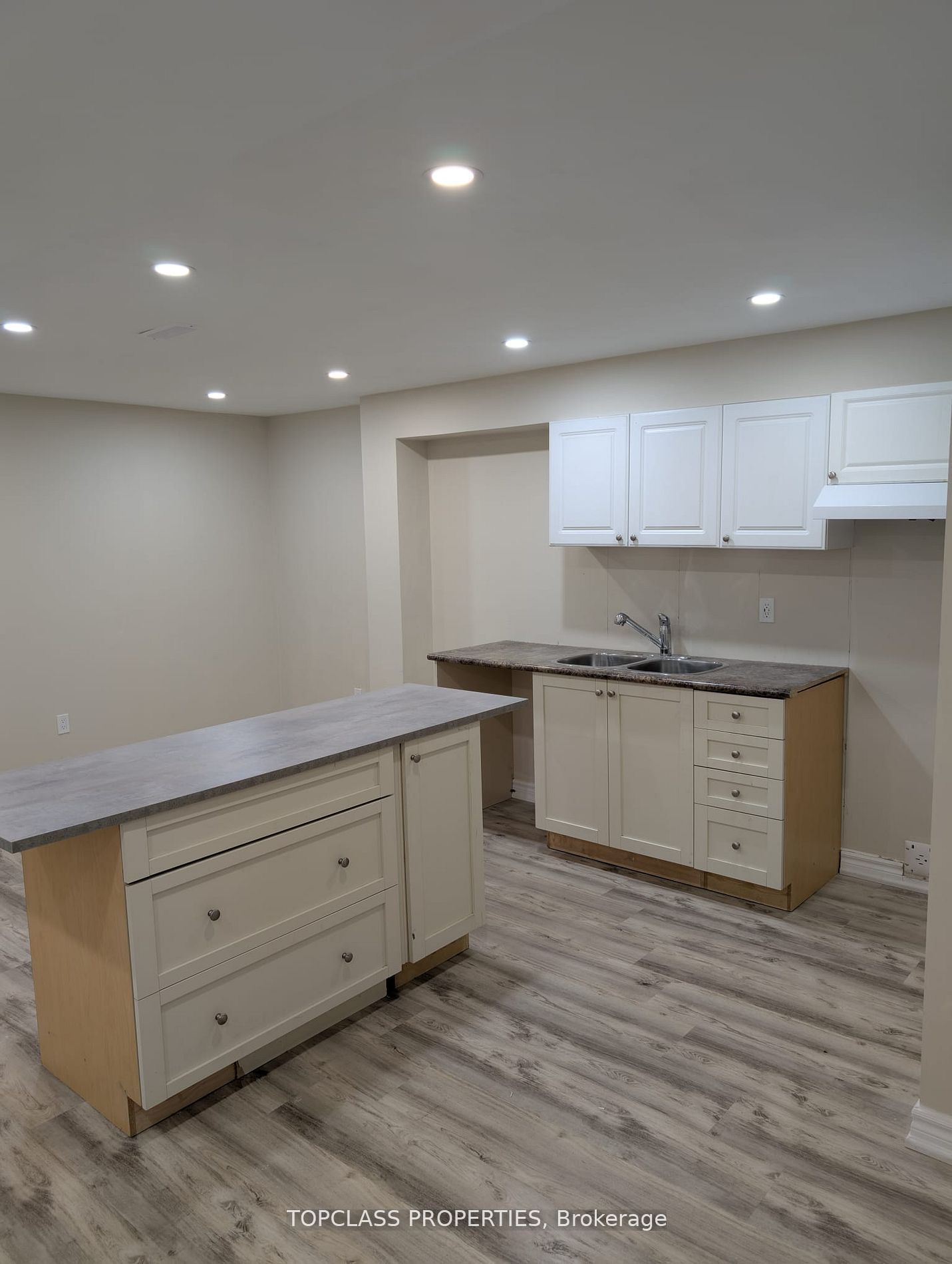 76 Samandria Avenue Property Photo 2