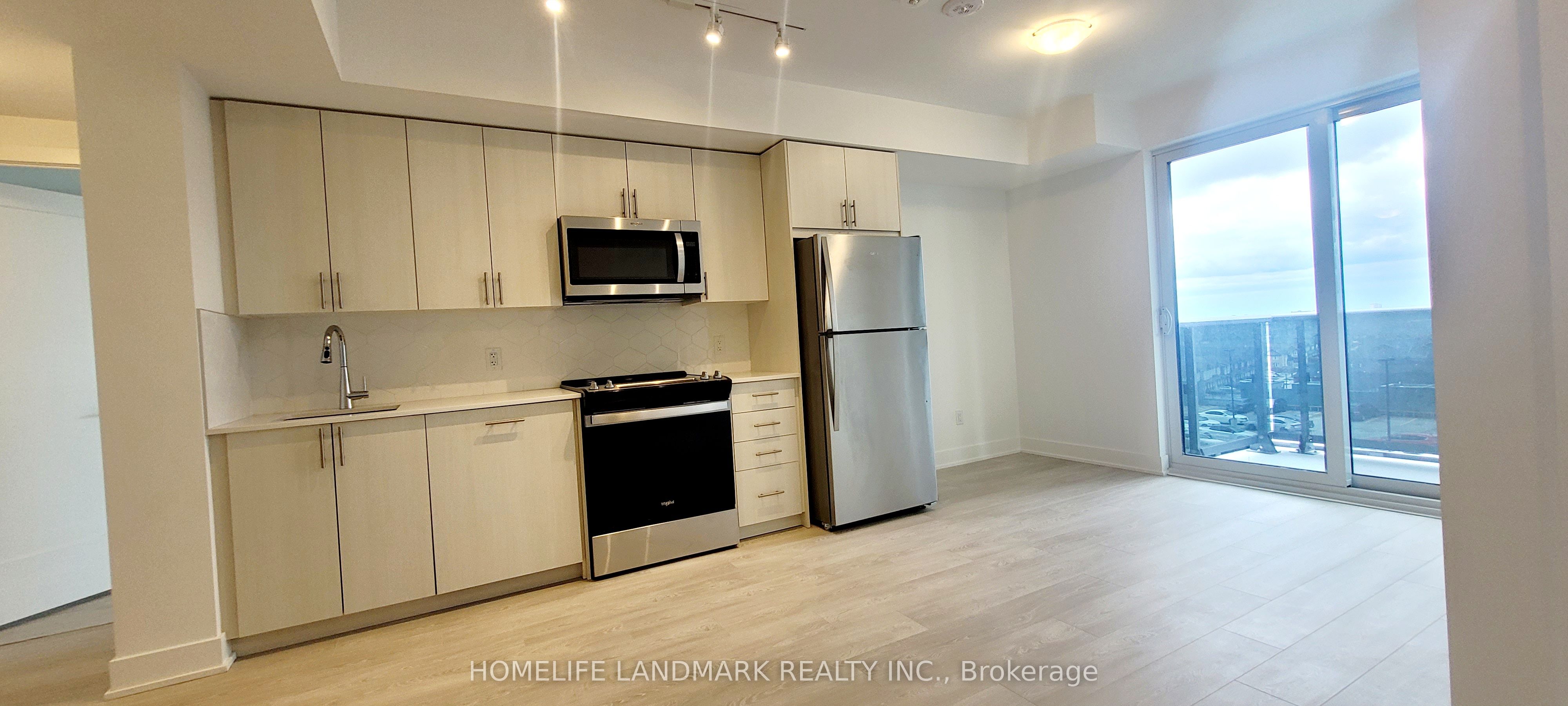 2545 N Simcoe Street N 724 Property Photo 2