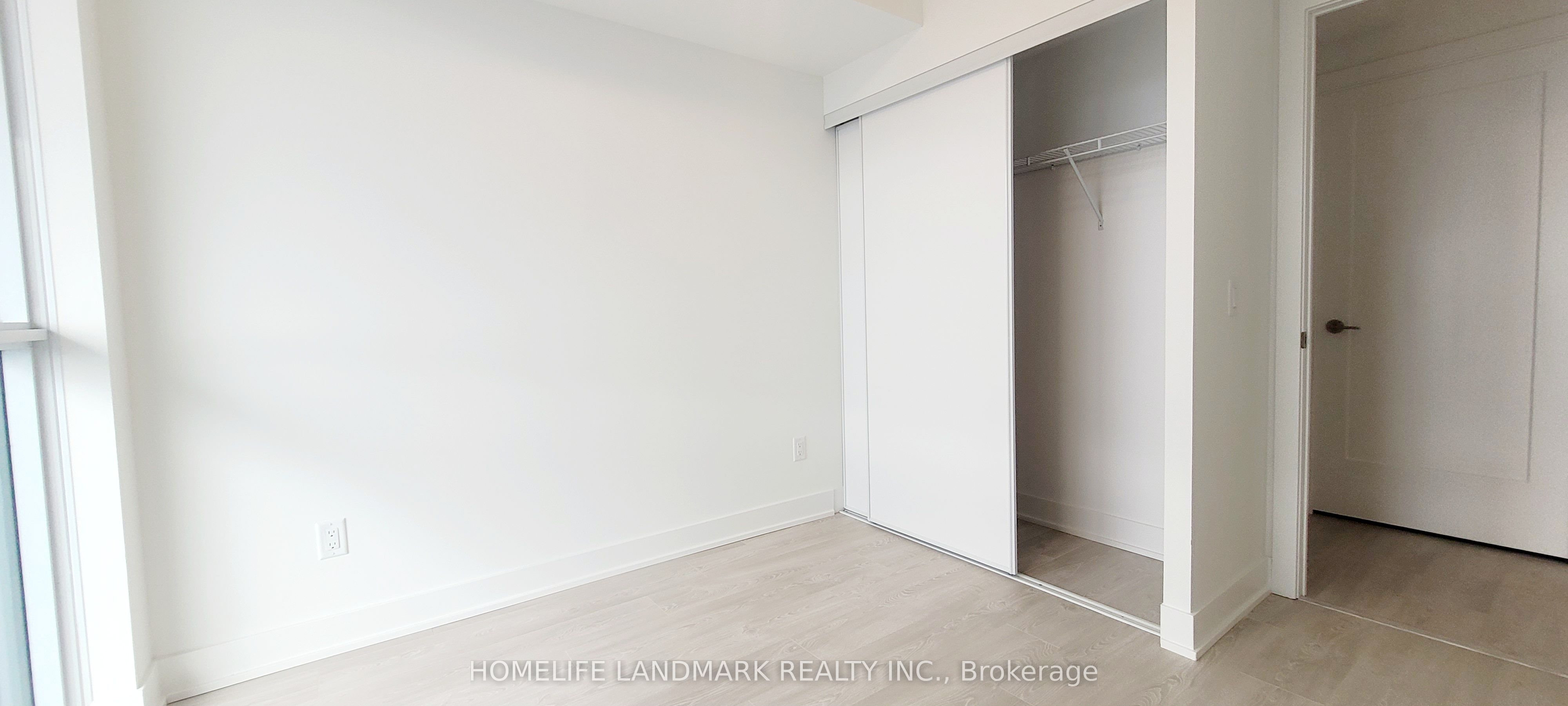2545 N Simcoe Street N 724 Property Photo 5