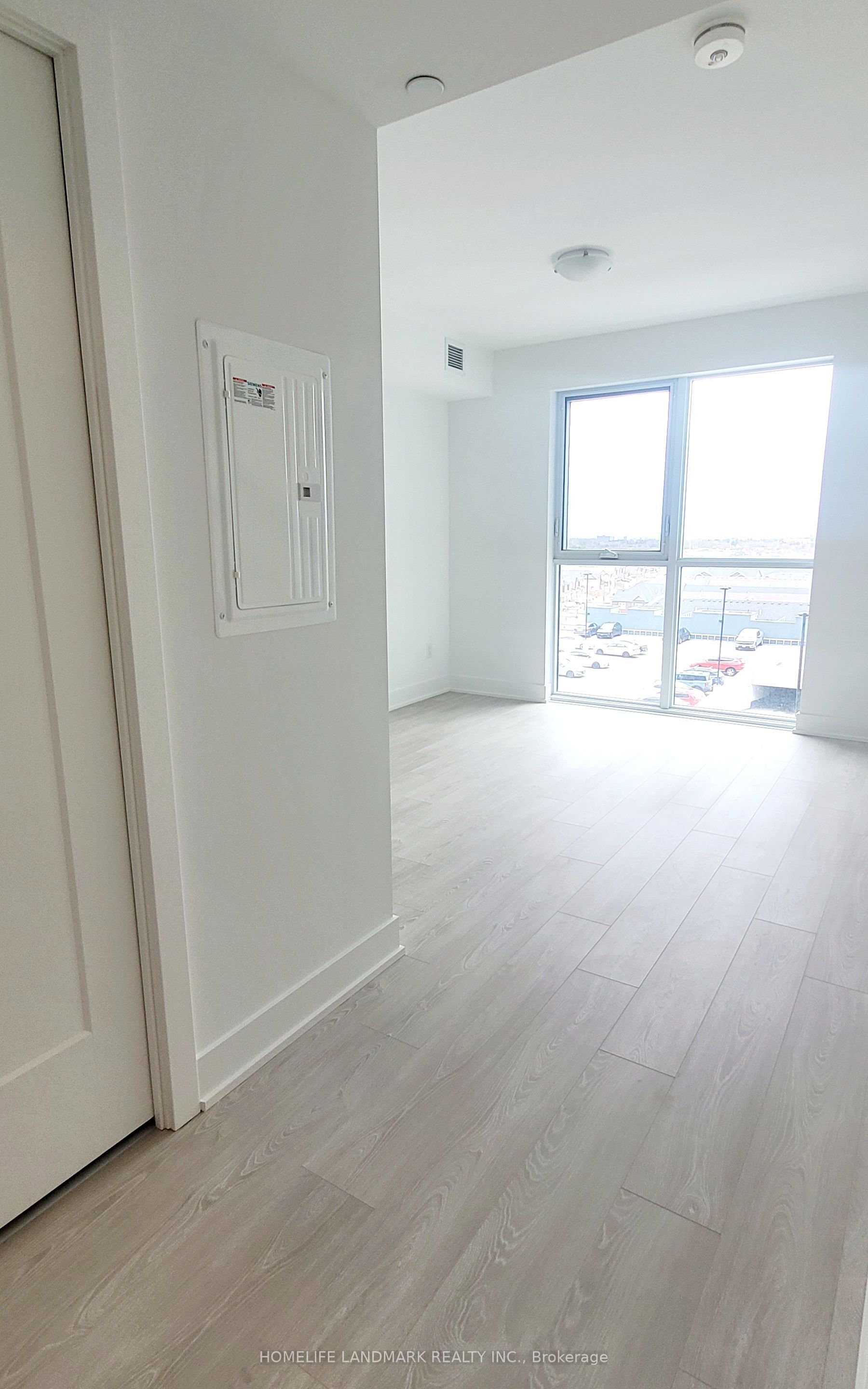 2545 N Simcoe Street N 724 Property Photo 8