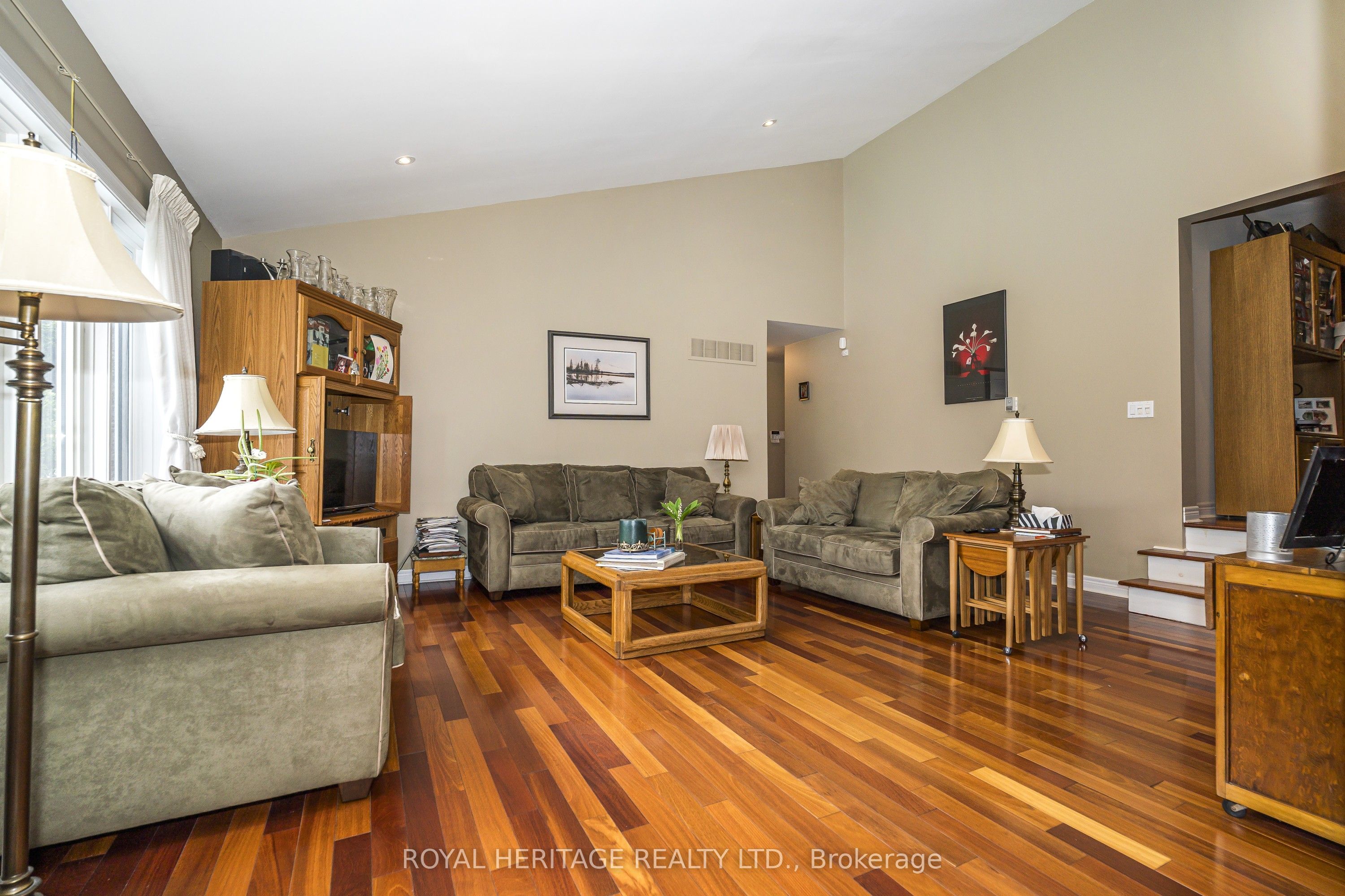527 Rougemount Drive Property Photo 6