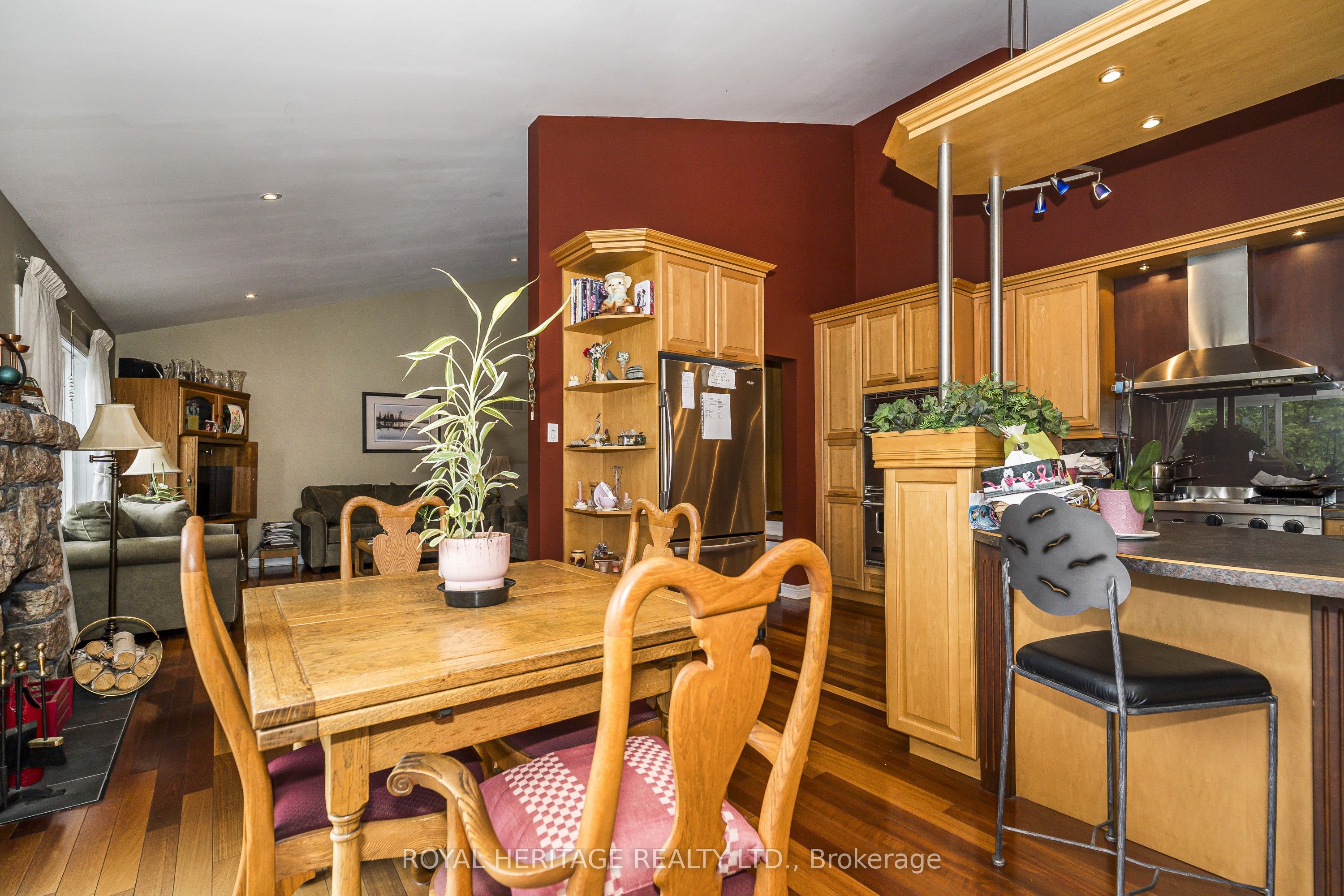 527 Rougemount Drive Property Photo 10