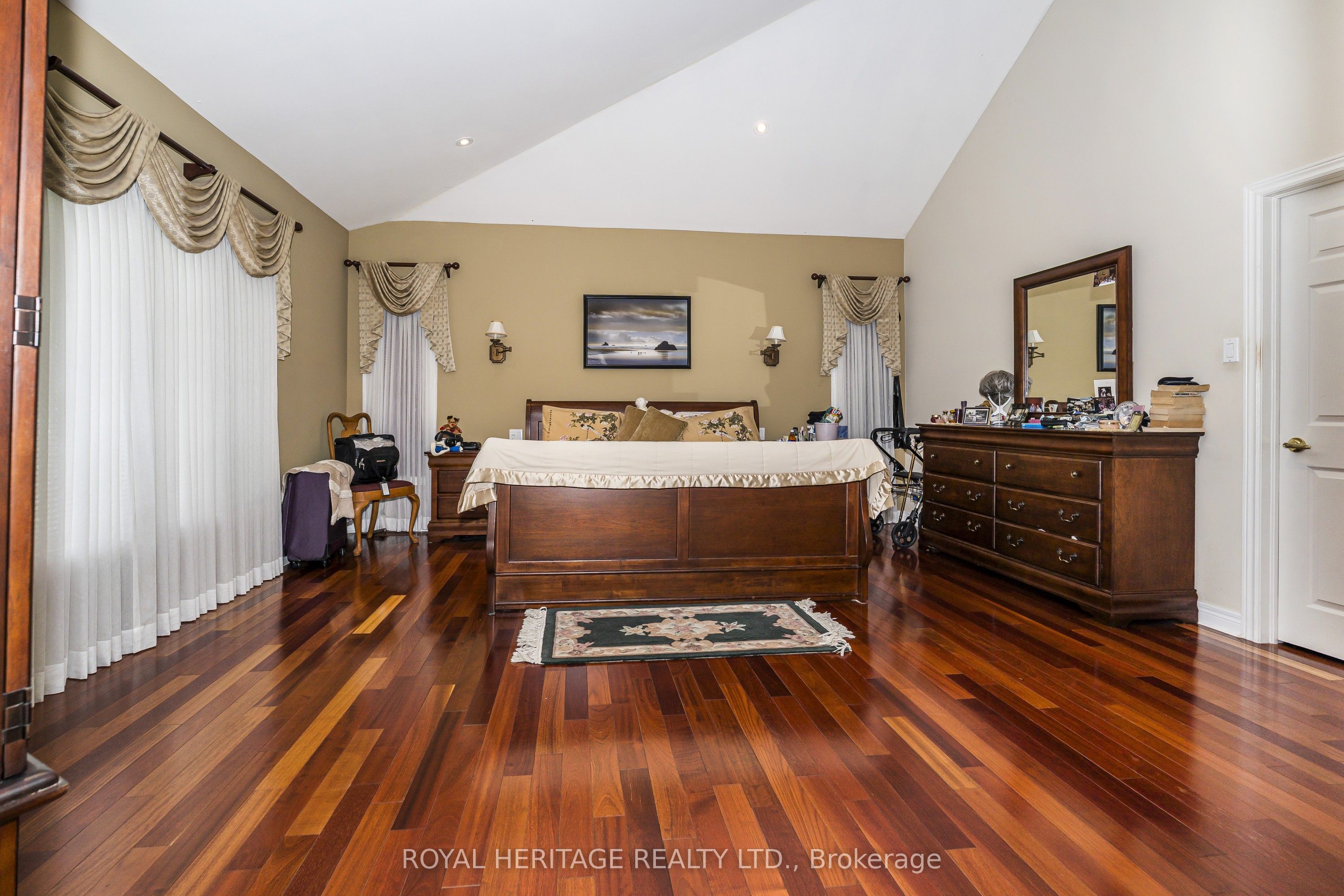527 Rougemount Drive Property Photo 13