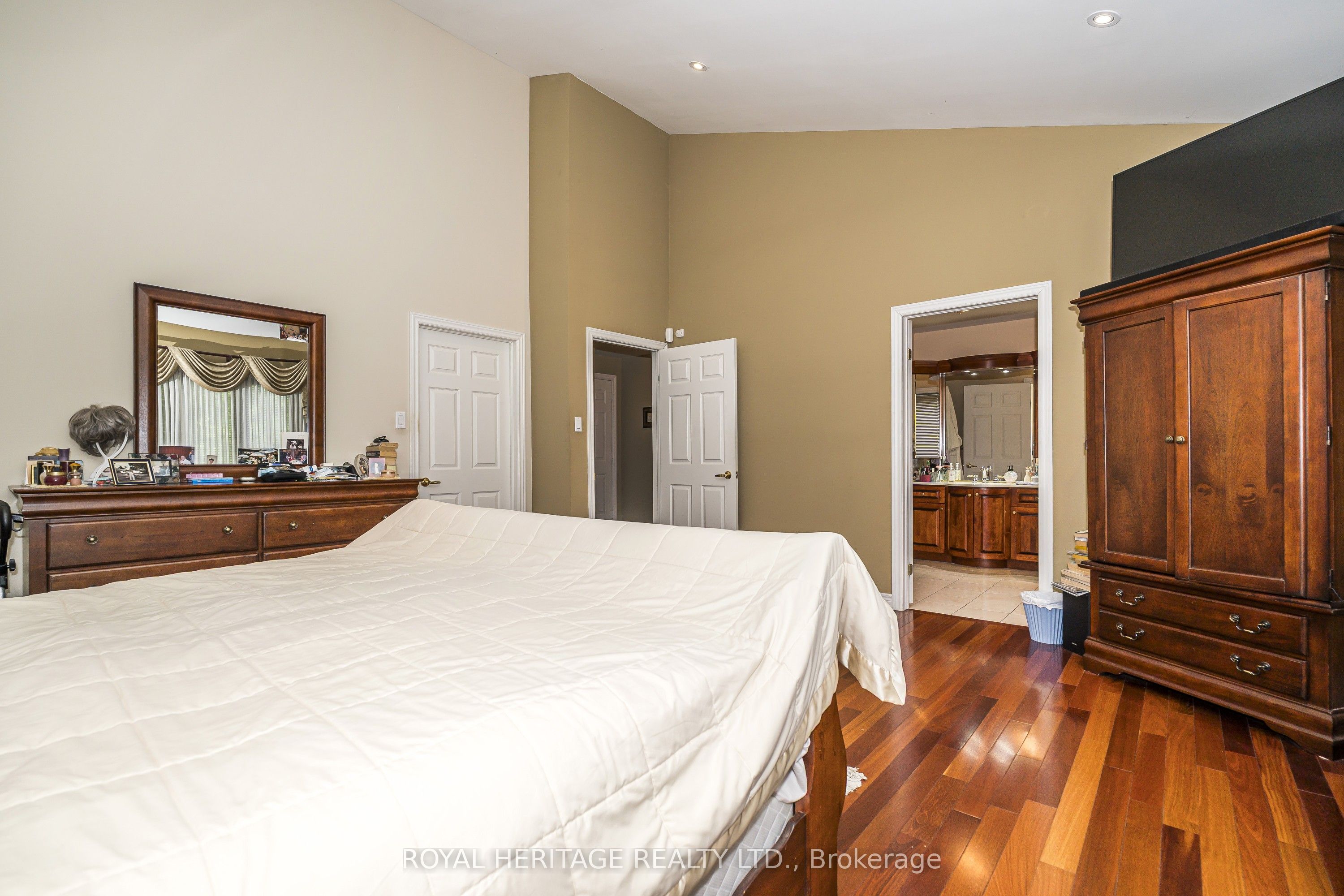 527 Rougemount Drive Property Photo 14