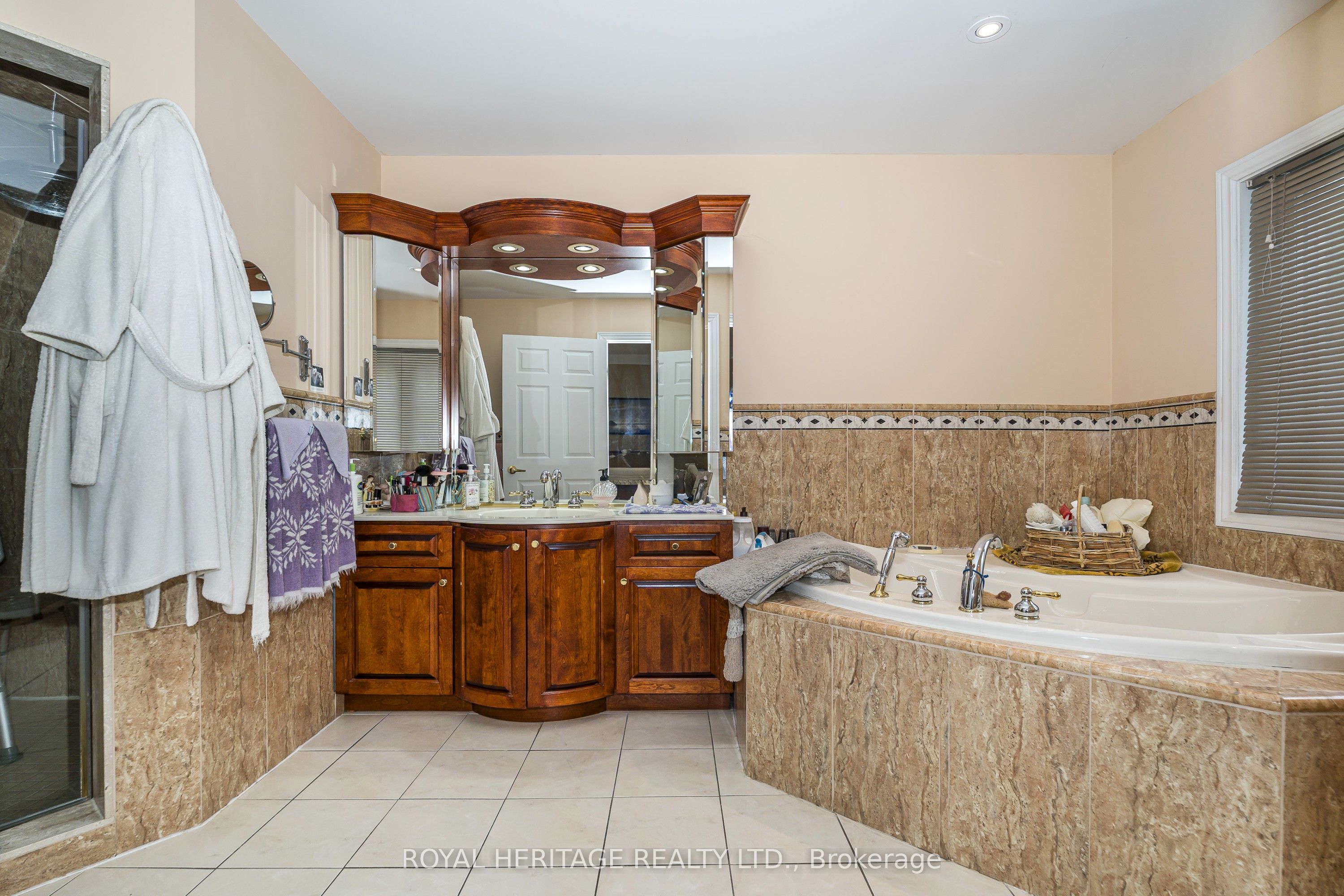 527 Rougemount Drive Property Photo 15
