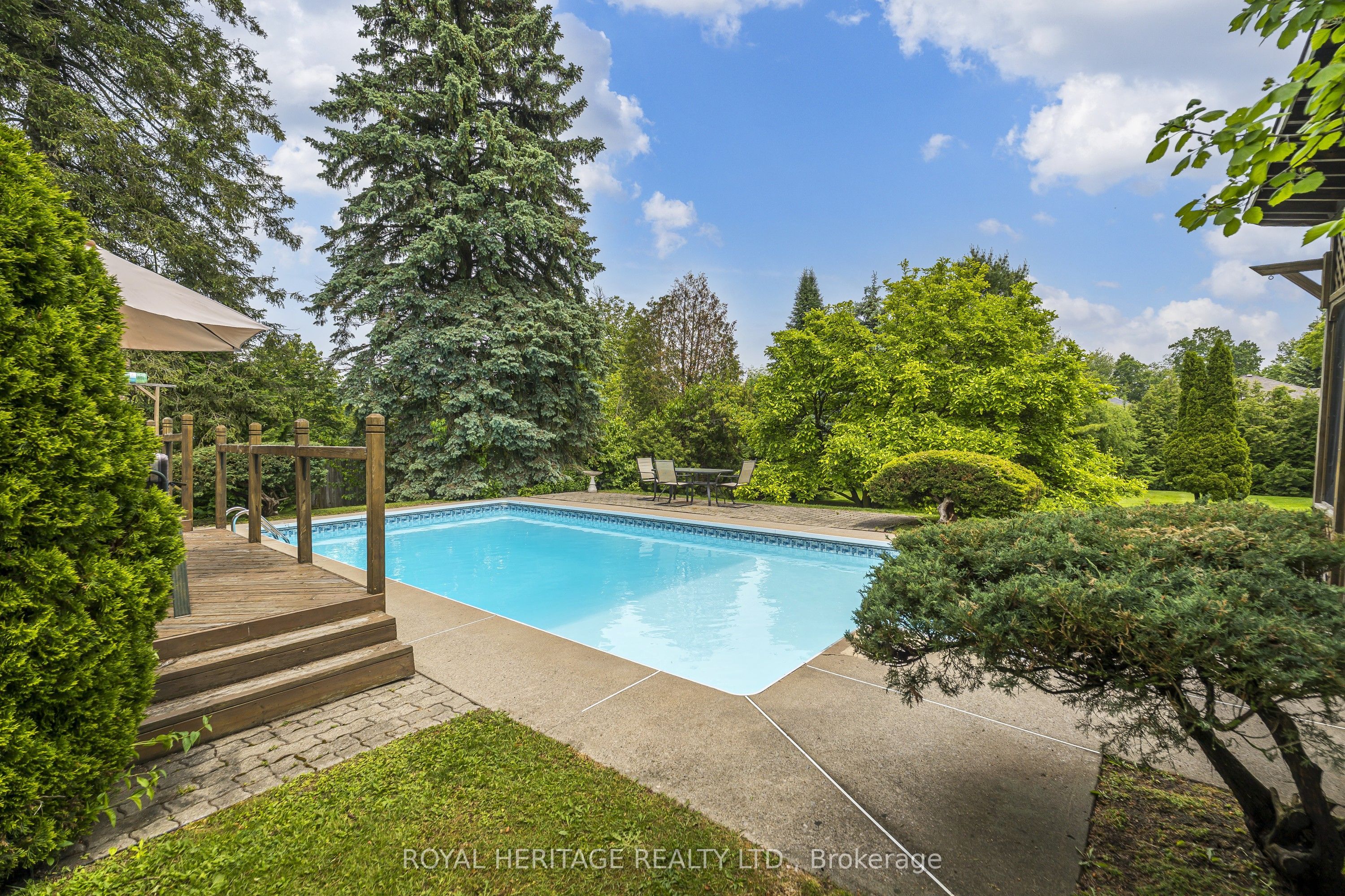 527 Rougemount Drive Property Photo 23