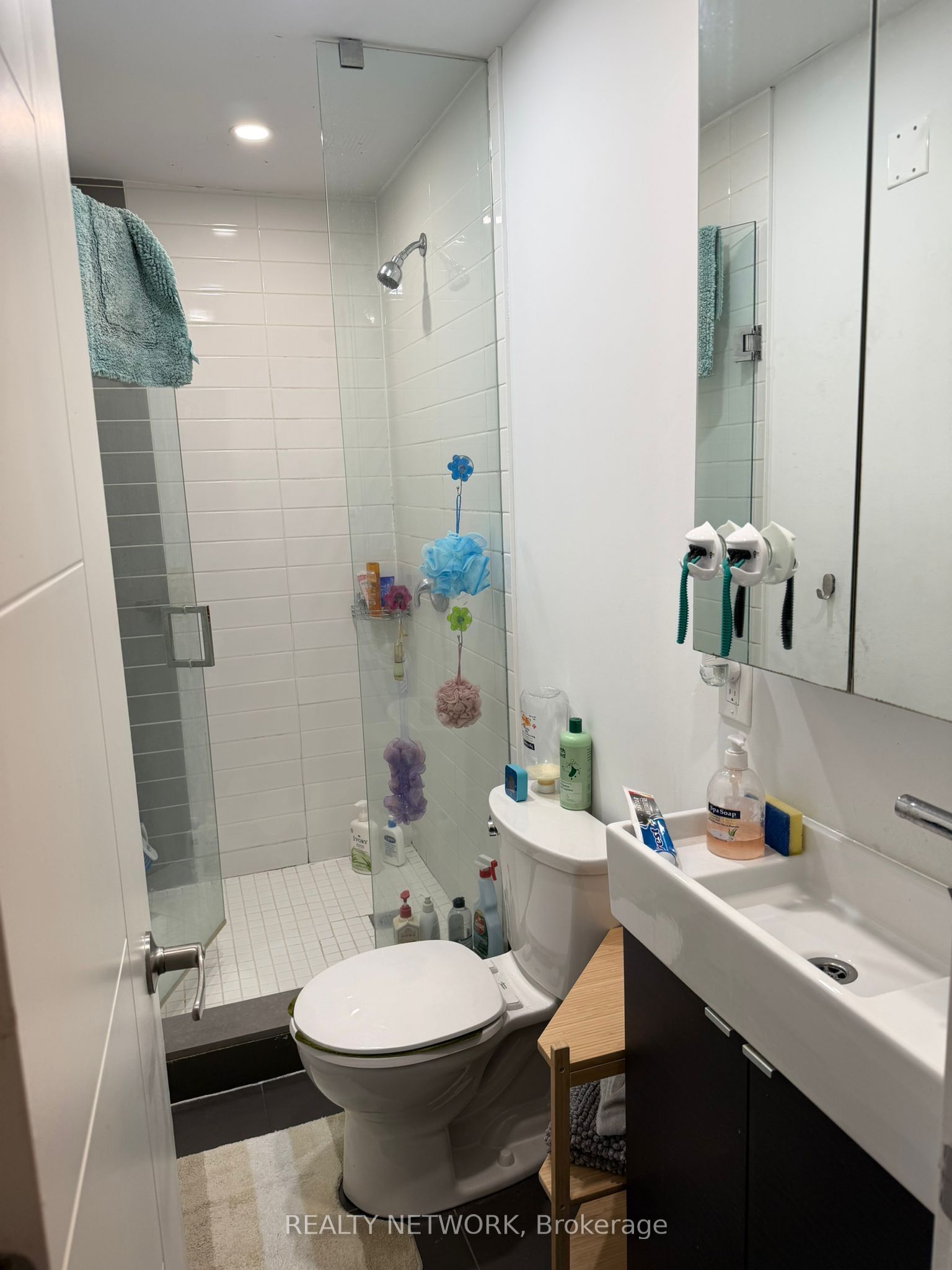 1415 Gerrard Street E Property Photo 23