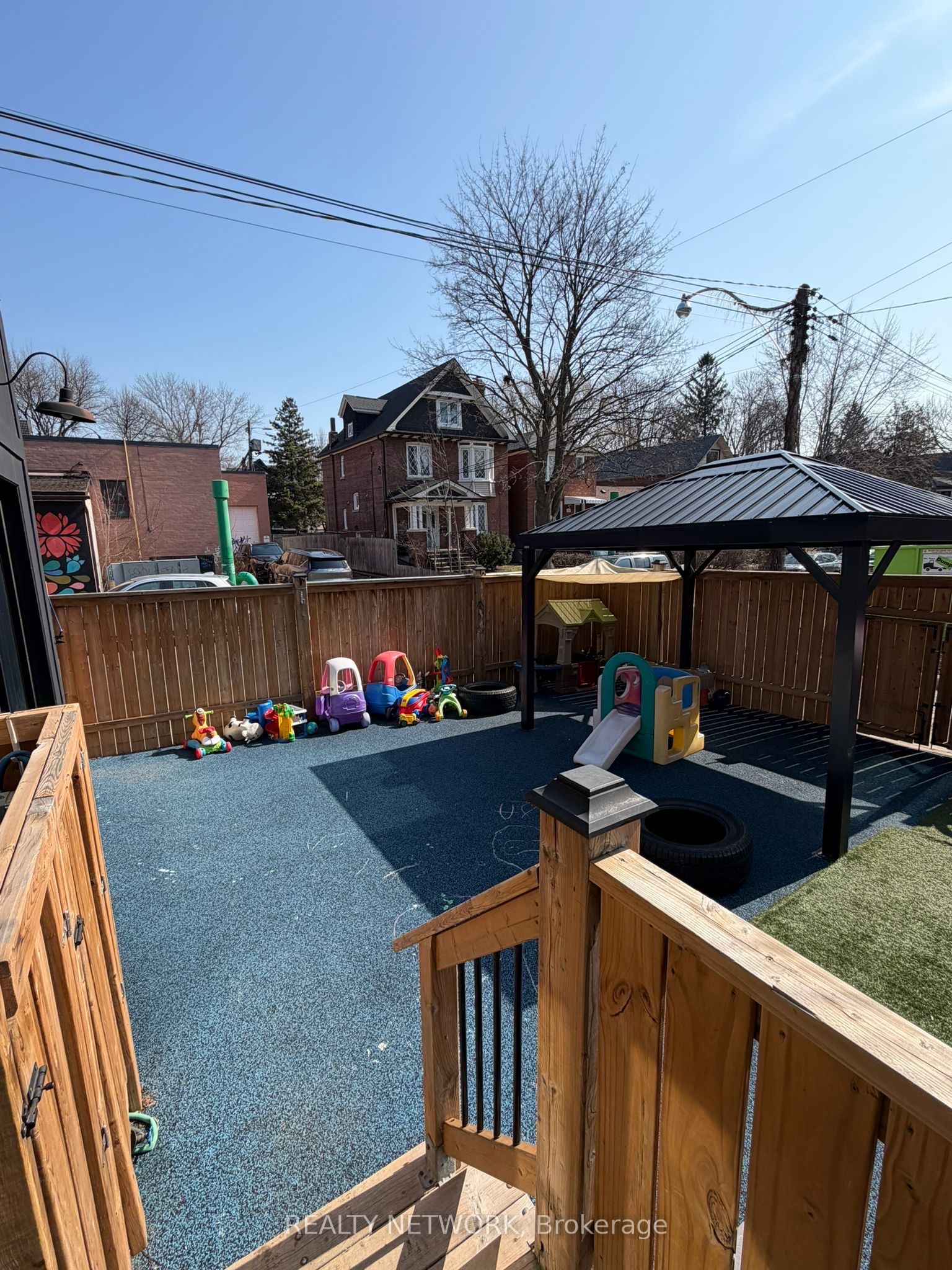 1415 Gerrard Street E Property Photo 28