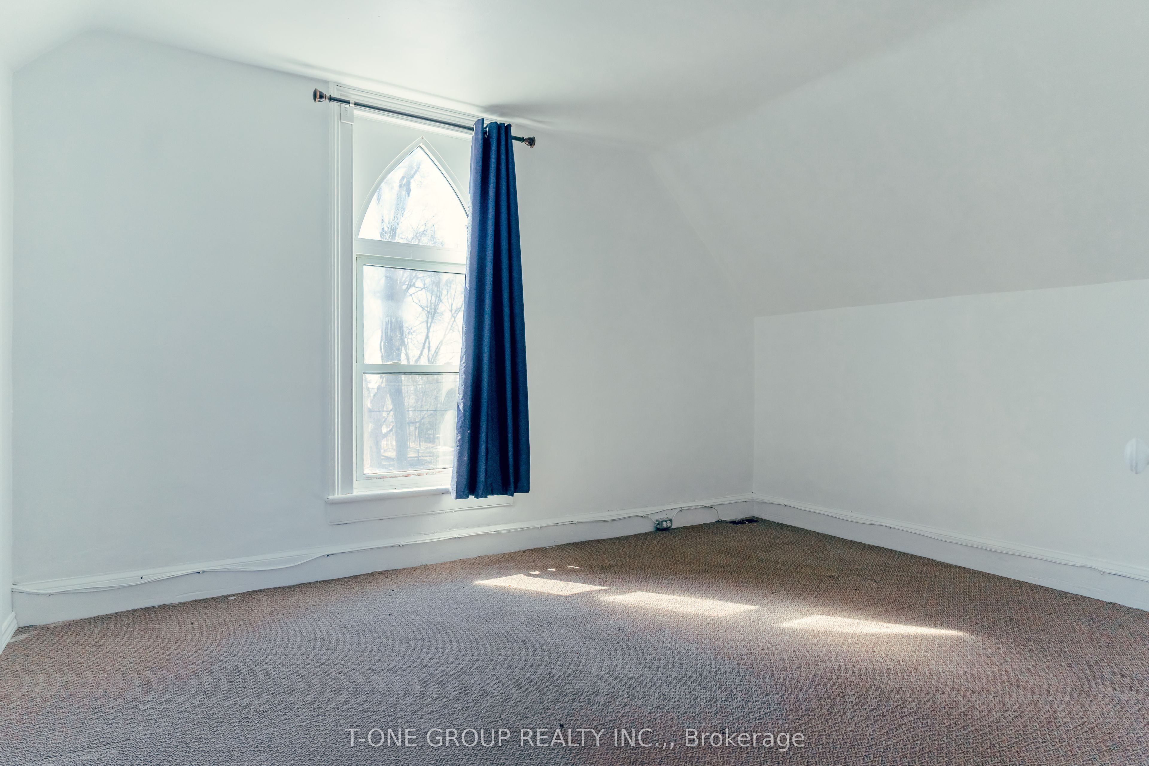 252 Columbus Road E Property Photo 10
