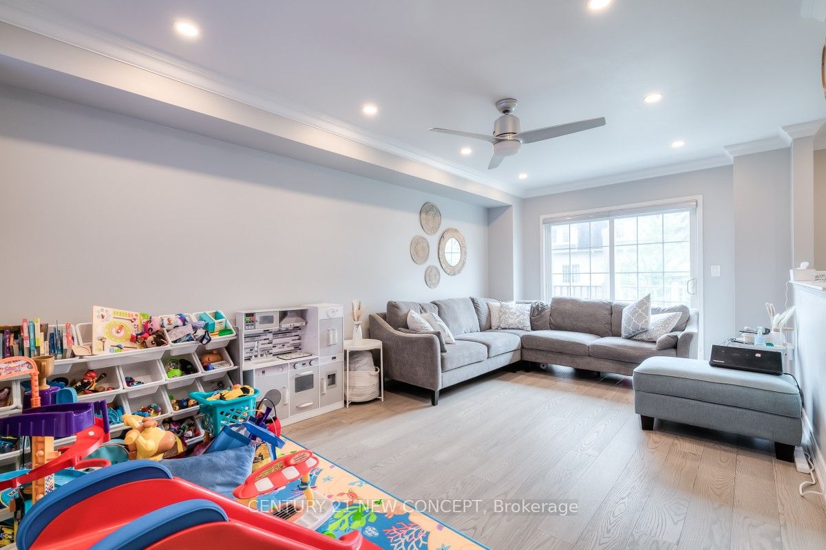 735 Sheppard Avenue 33 Property Photo 3