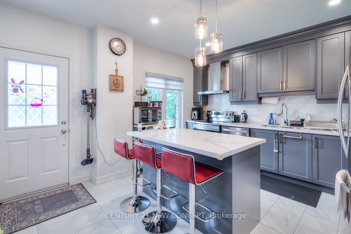 735 Sheppard Avenue 33 Property Photo 6