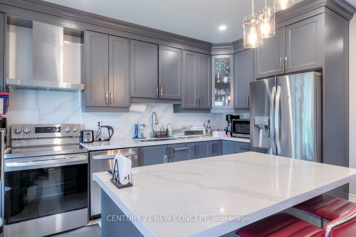 735 Sheppard Avenue 33 Property Photo 8