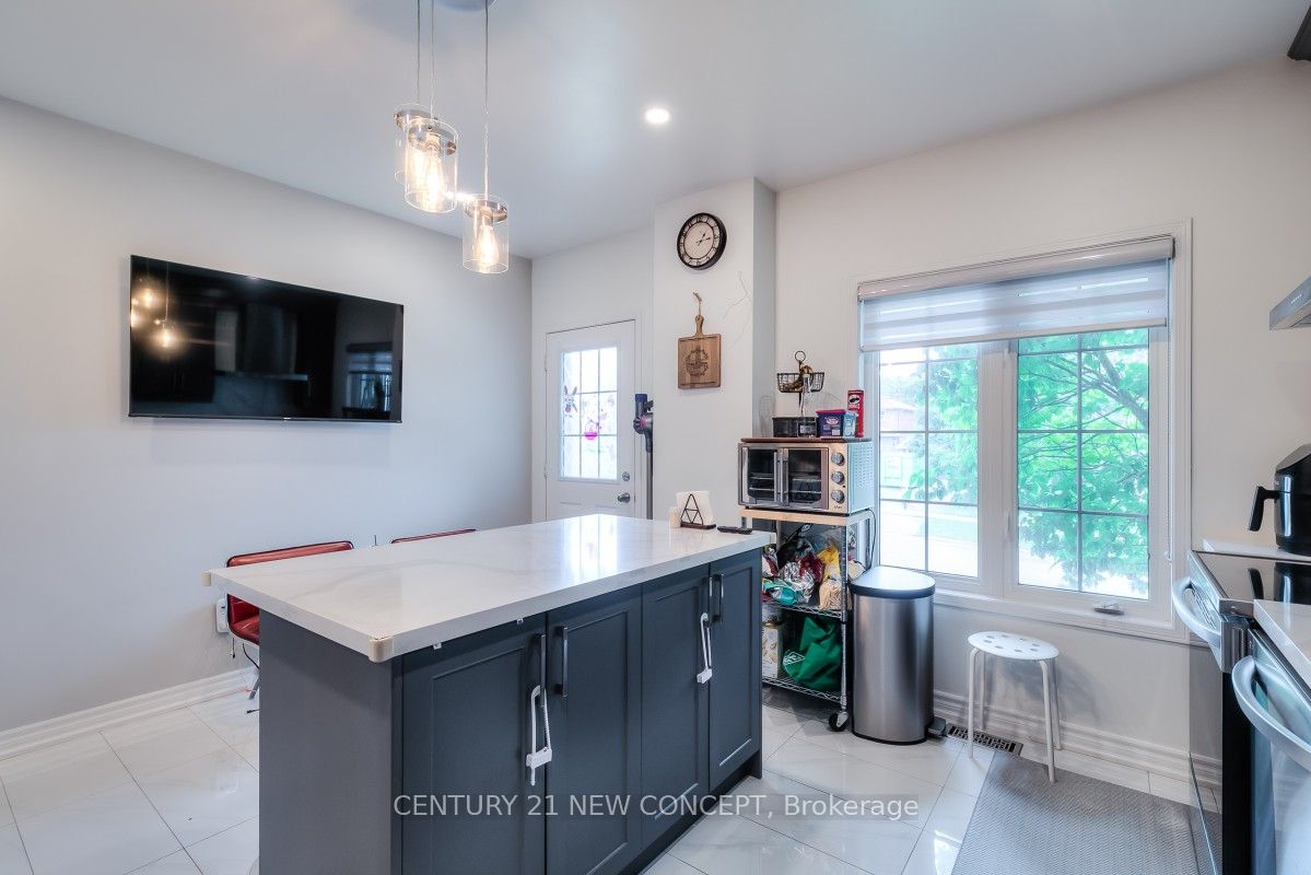 735 Sheppard Avenue 33 Property Photo 9